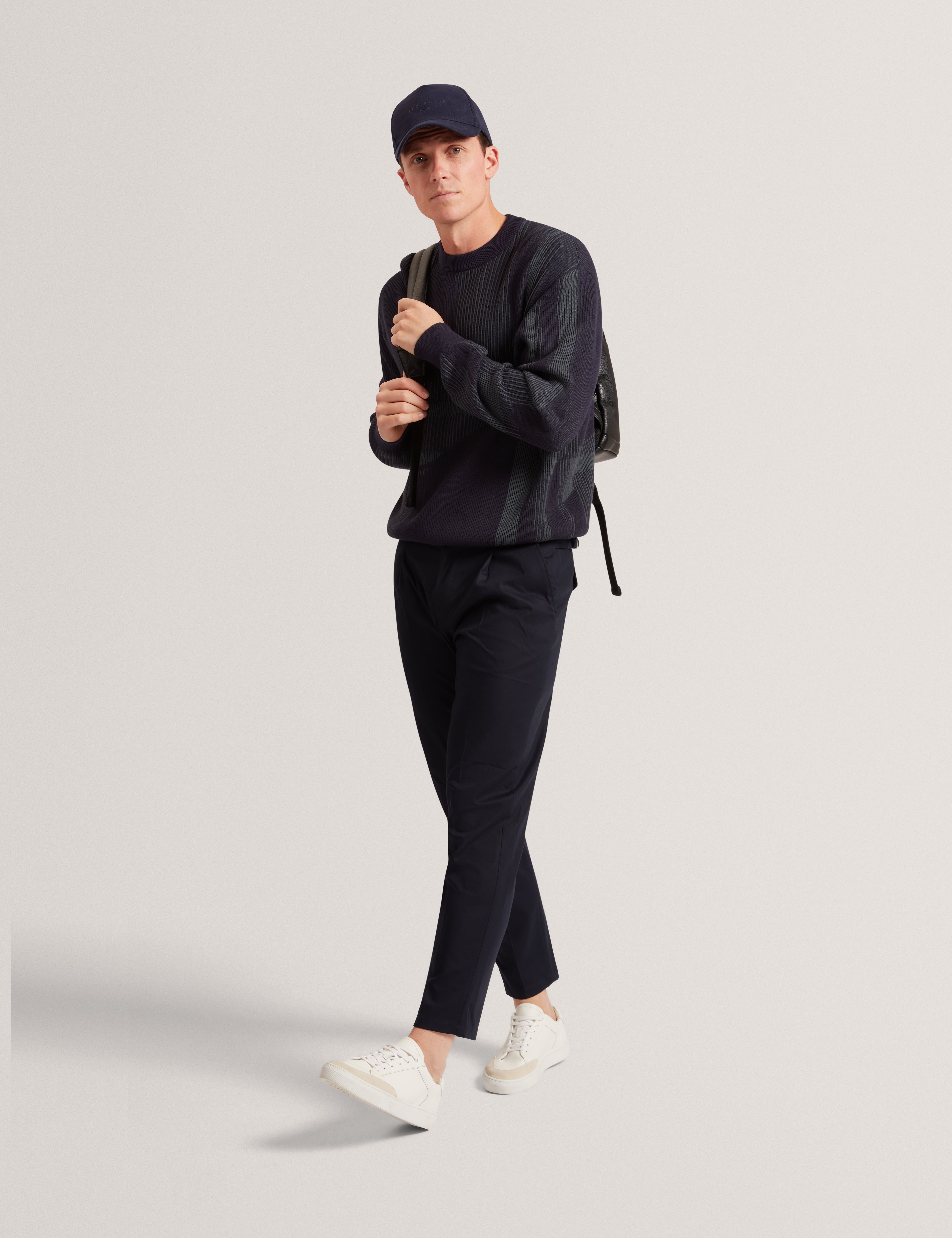 ويلان سترة برقبة دائرية لون كحلي