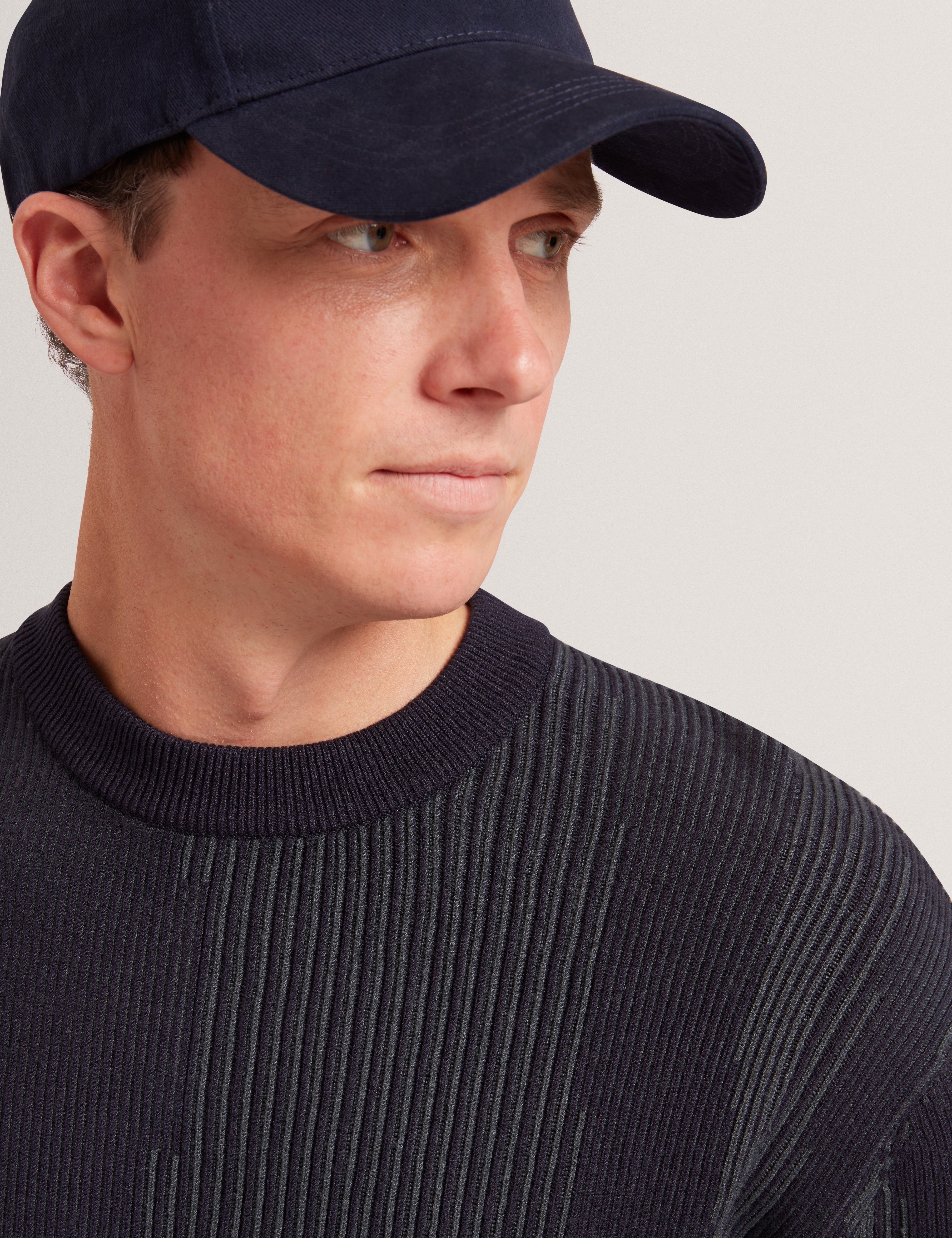 ويلان سترة برقبة دائرية لون كحلي