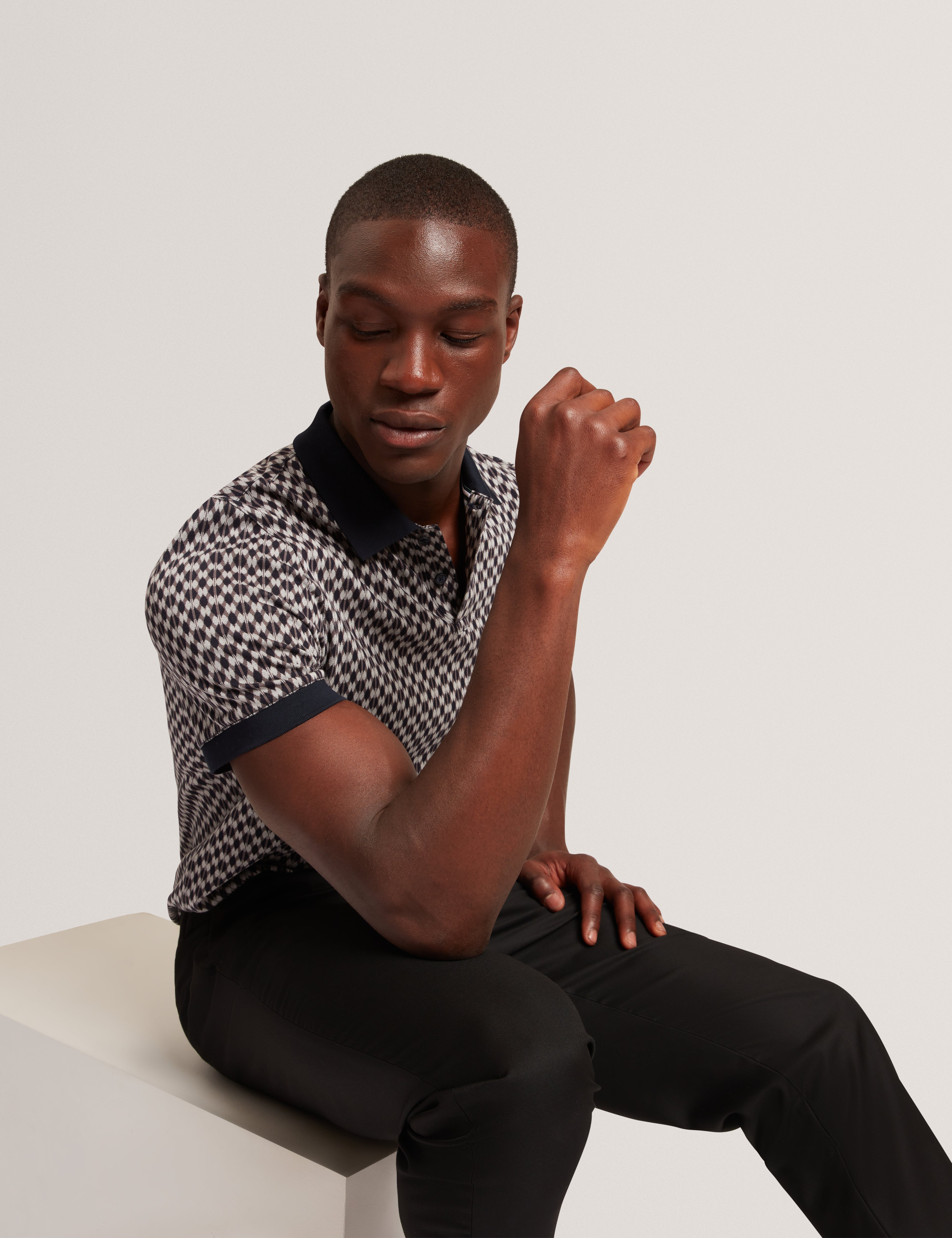 قميص بولو جاكار جيو إس إس من إرنيست باللون الأزرق البحري