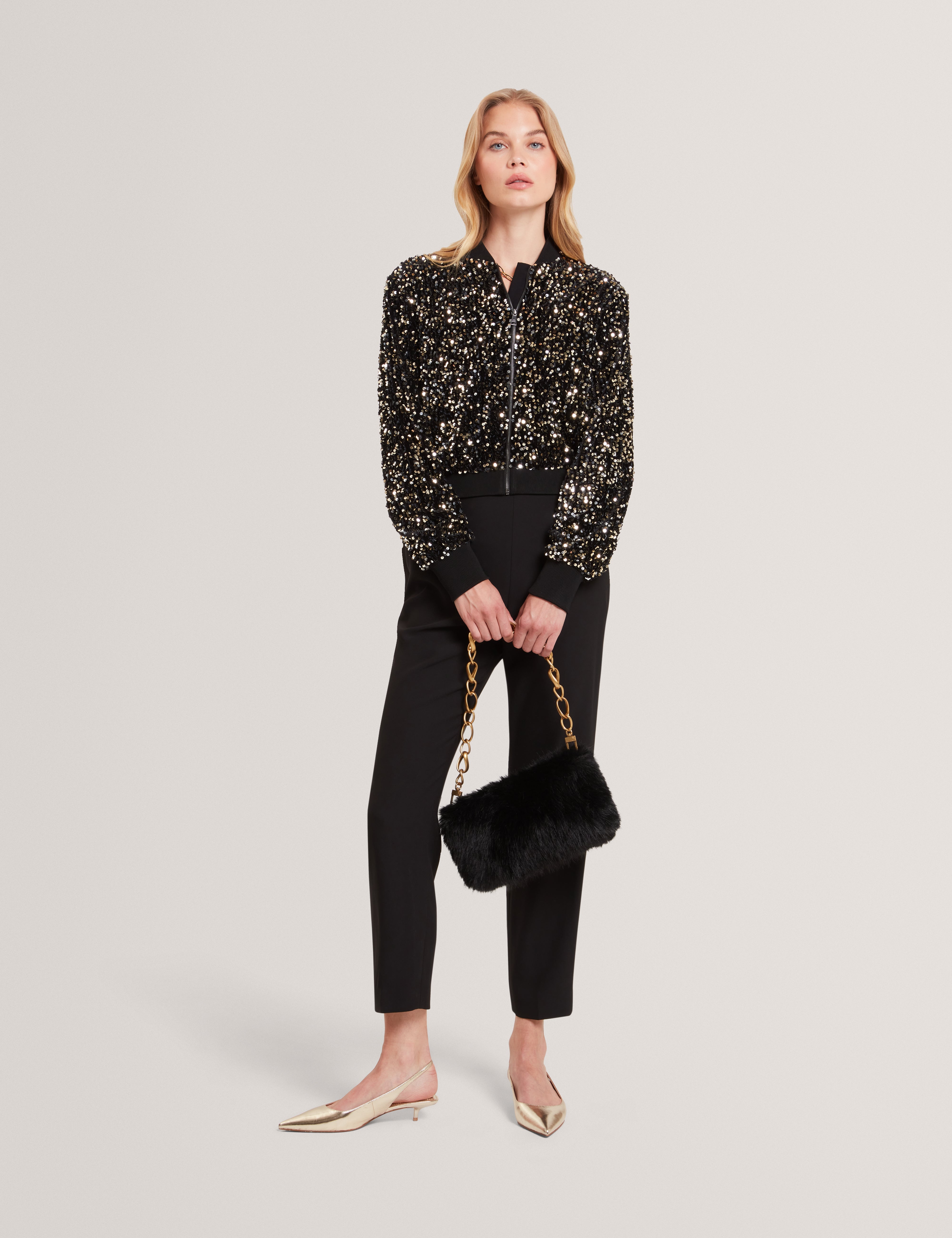 جاكيت شيي بومبر أسود مزين بالترتر