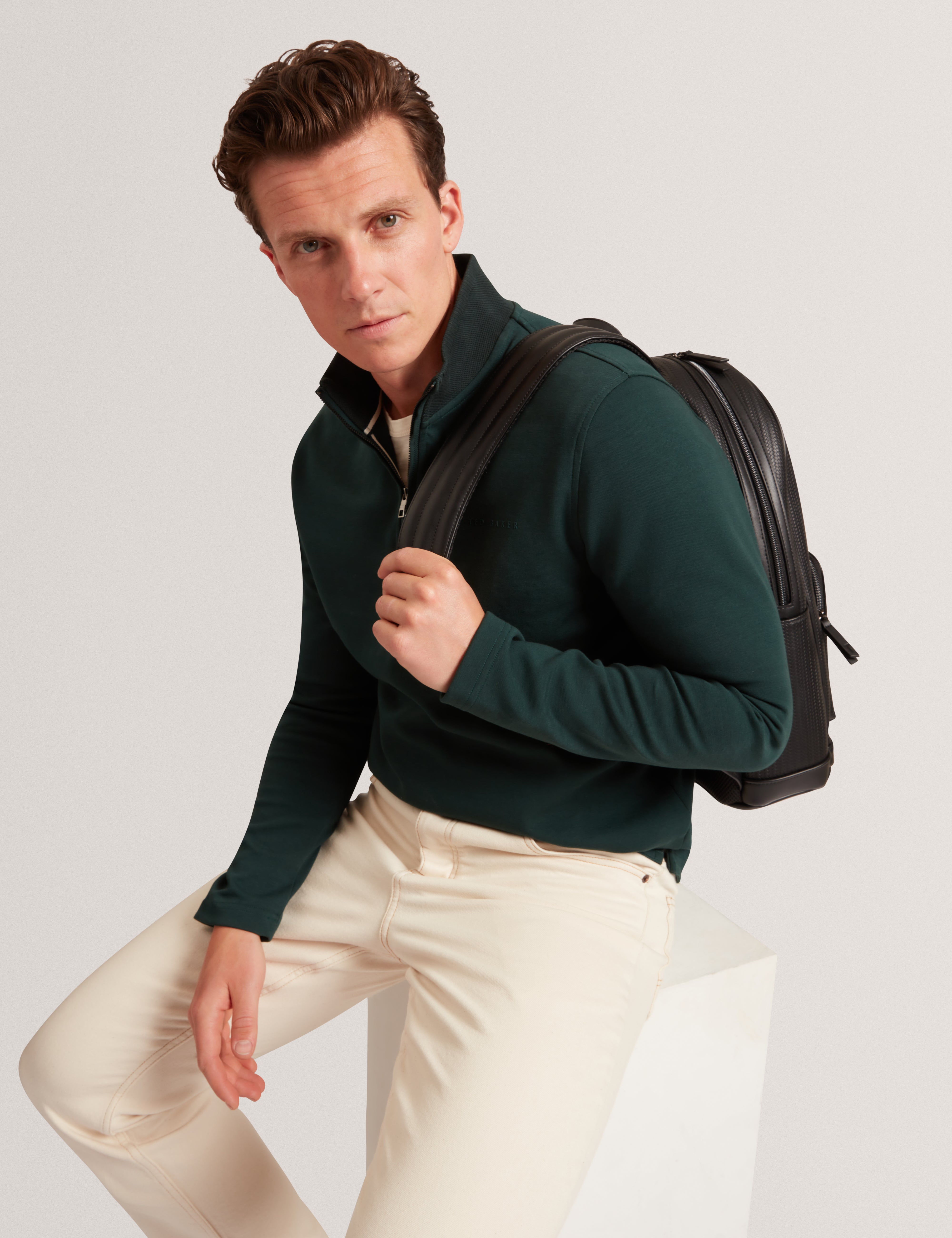 سحاب نصف دائري من ماركة كرابتر مع حافة قرص العسل - أخضر داكن