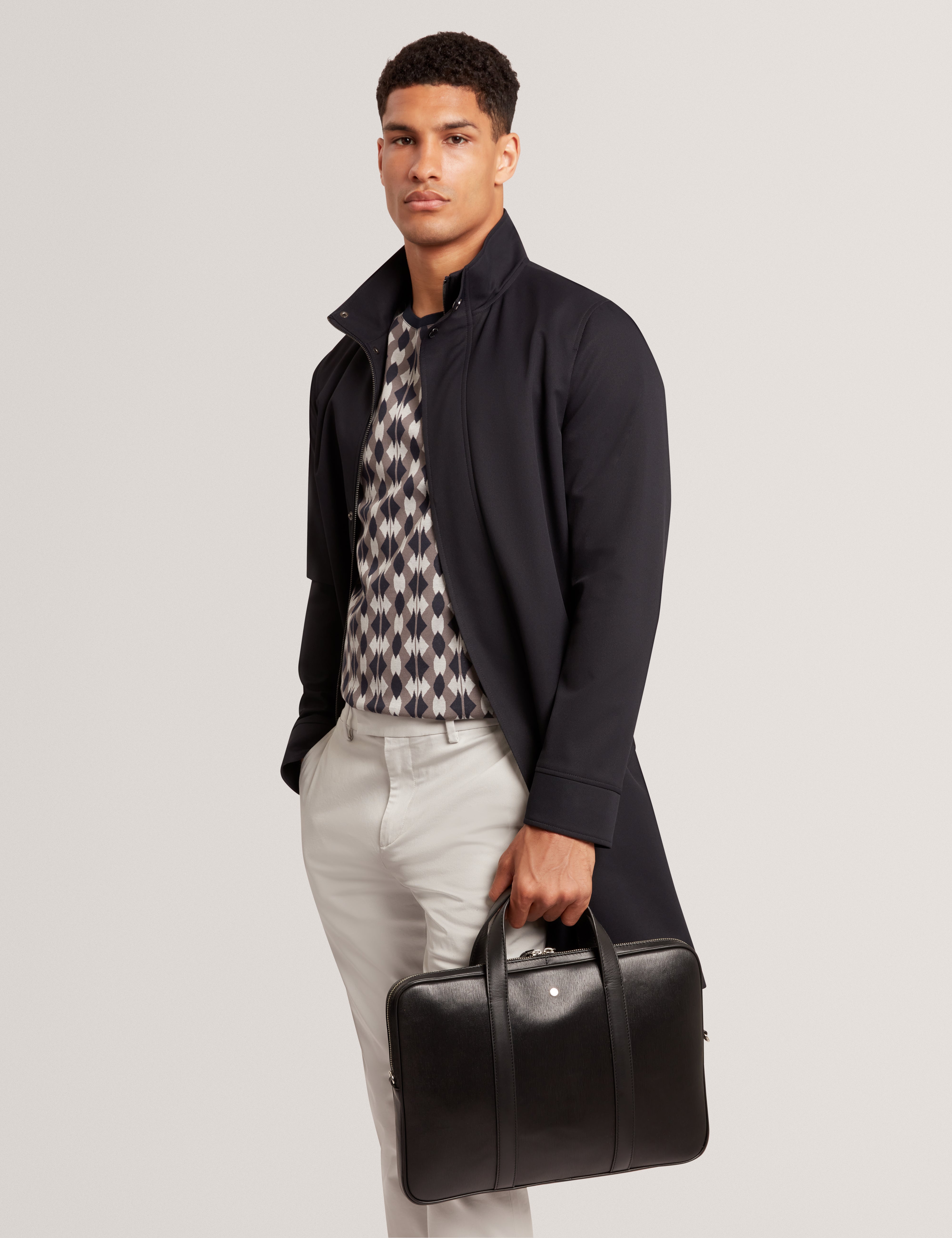 بايلون بارك حقيبة لابتوب من الجلد باللون الأسود