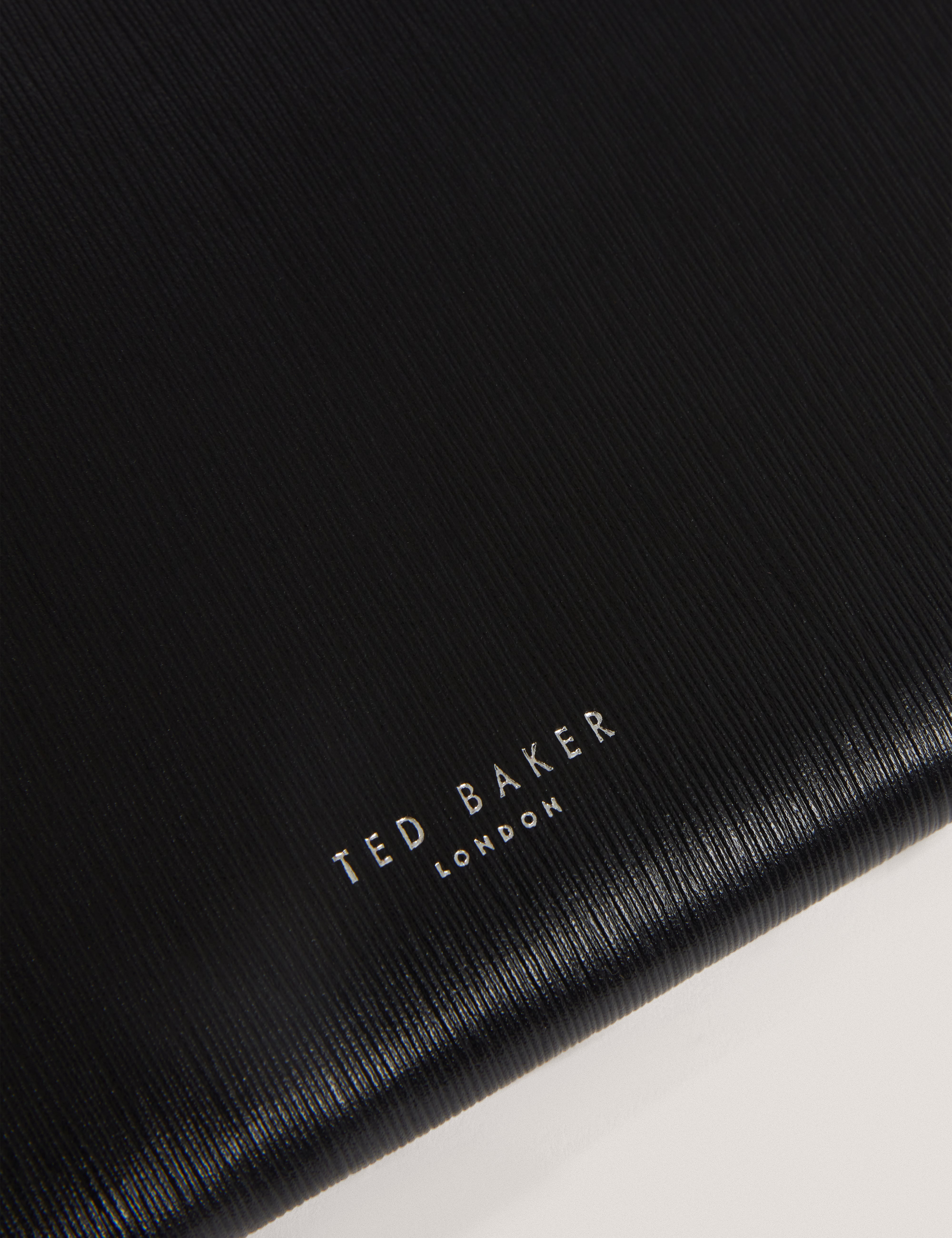 بالفين محفظة من الجلد باللون الأسود