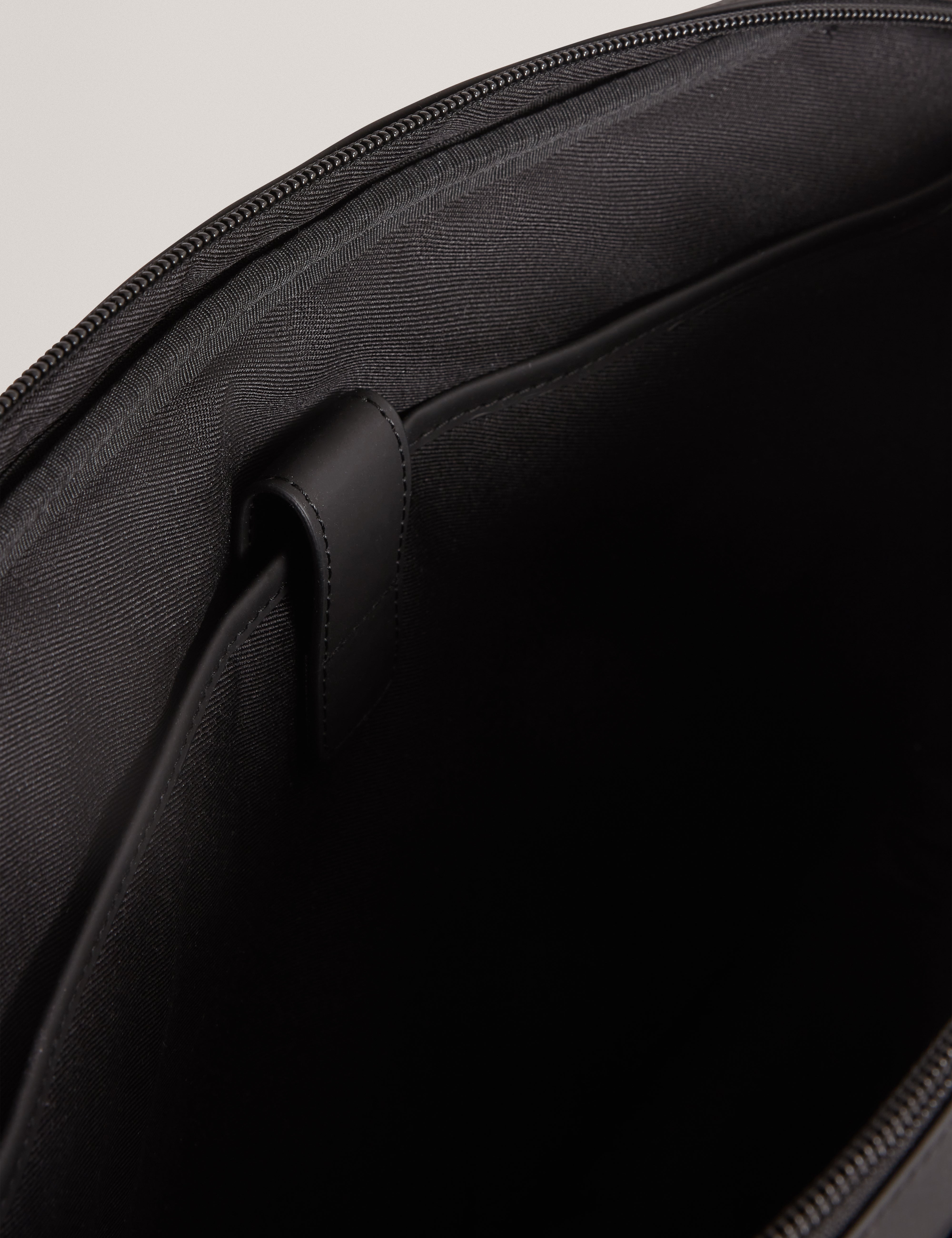 ريليز حقيبة مستندات باللون الأسود