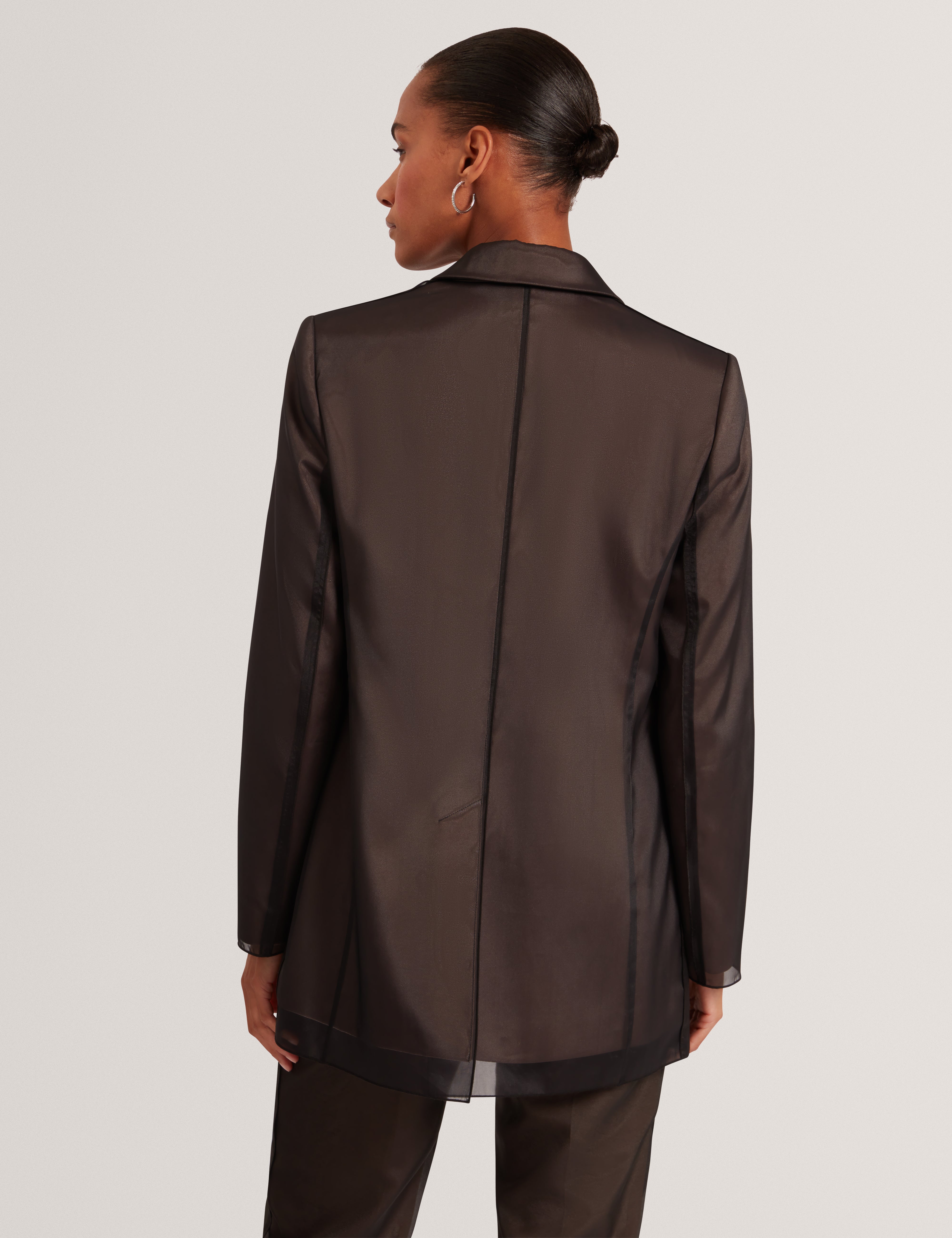 جاكيت نوبيا مطبوع من الأورجانزا باللون الأسود