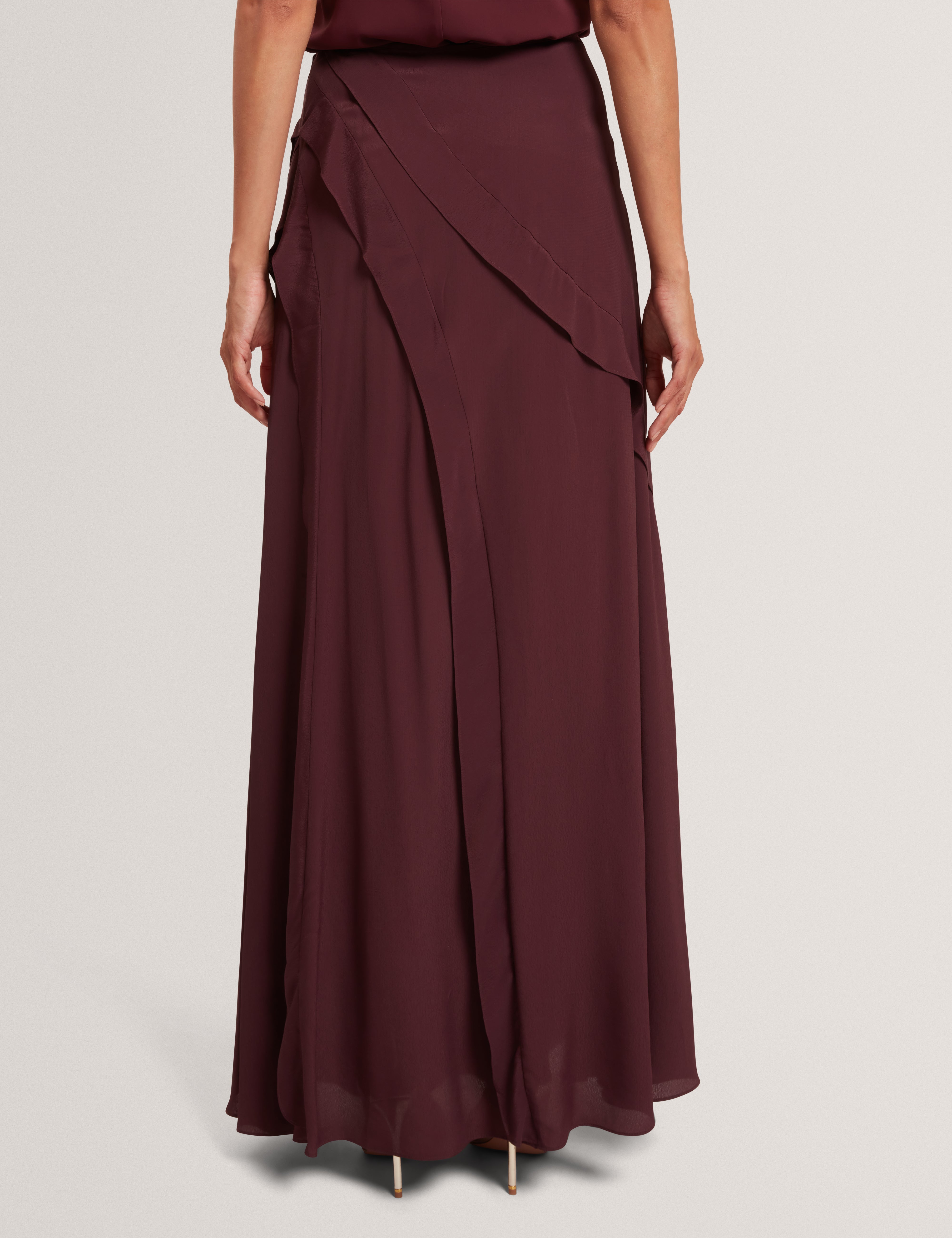 تيلدا تنورة ماكسي باللون الأحمر الداكن