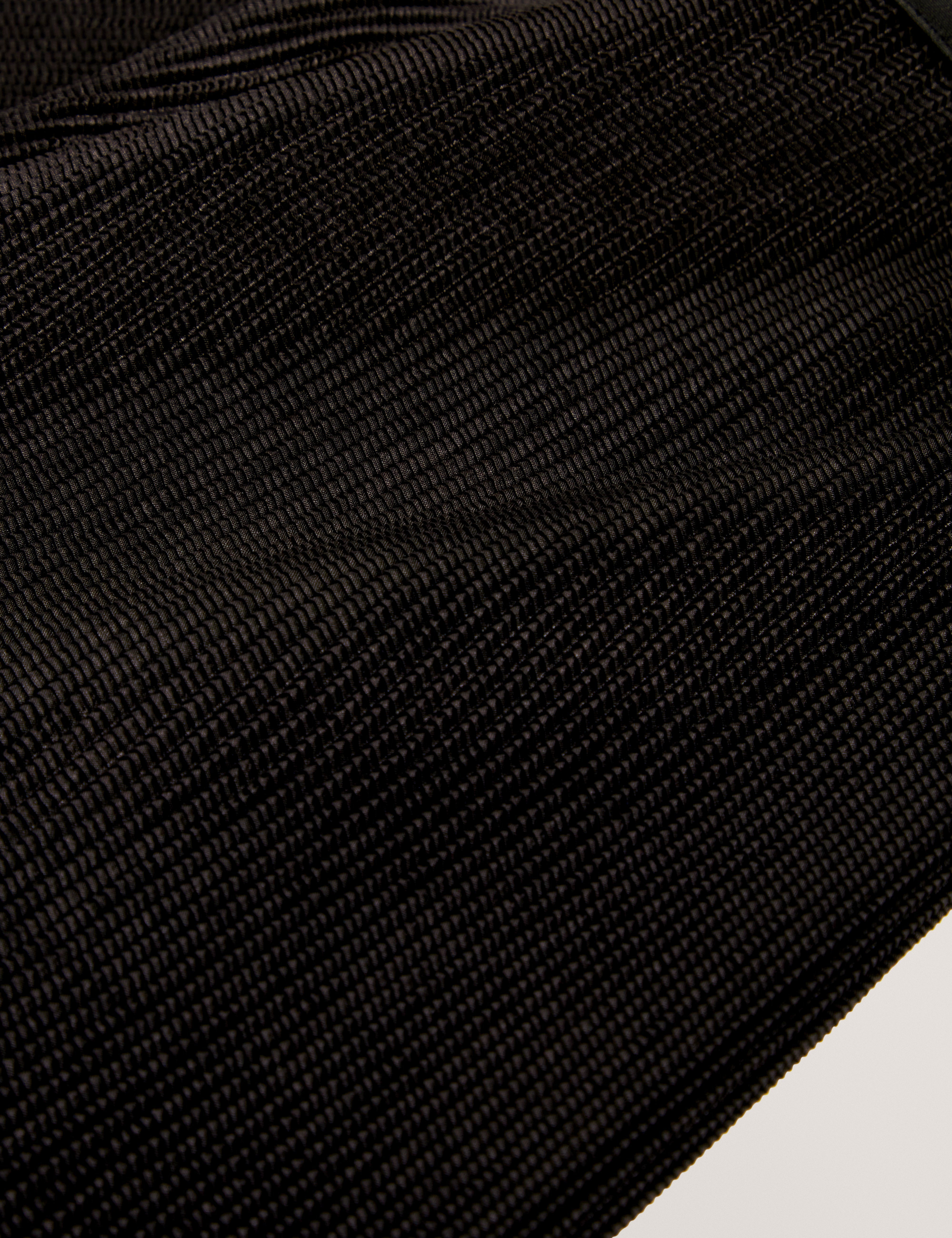 ناريلا بنطلون أسود بقصة ساق واسعة