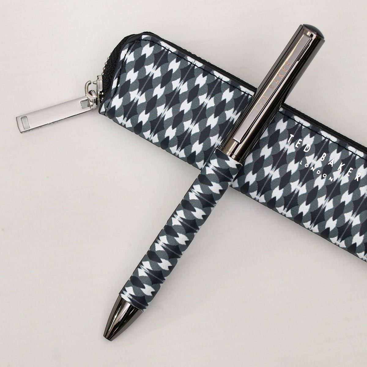 Glenvil Printed Pencil Case And Pen Set Black