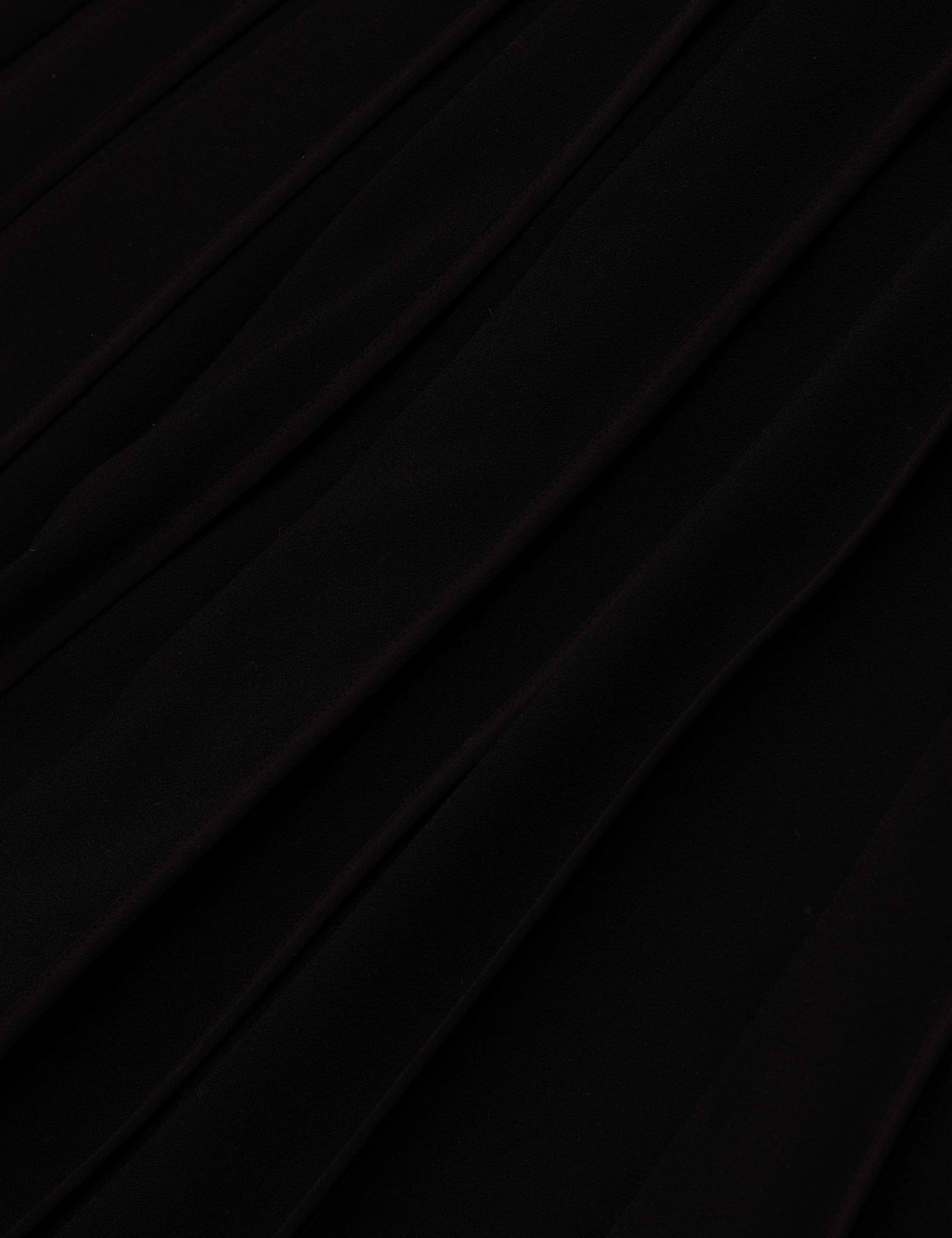 فستان داهرسي ميدي بدون أكمام مع تفاصيل مطوية باللون الأسود