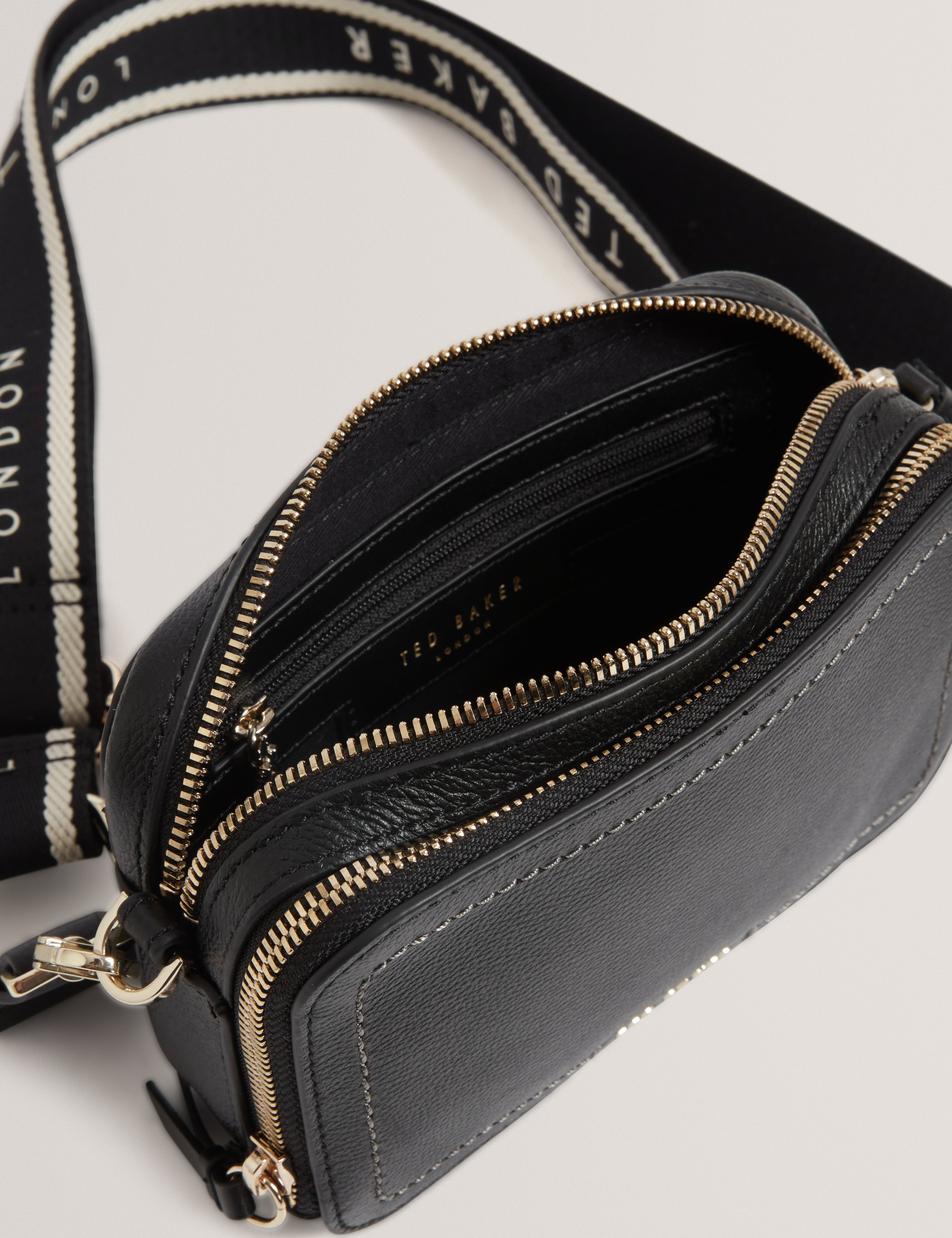 لينزي حقيبة كروس بودي سوداء صغيرة من الجلد