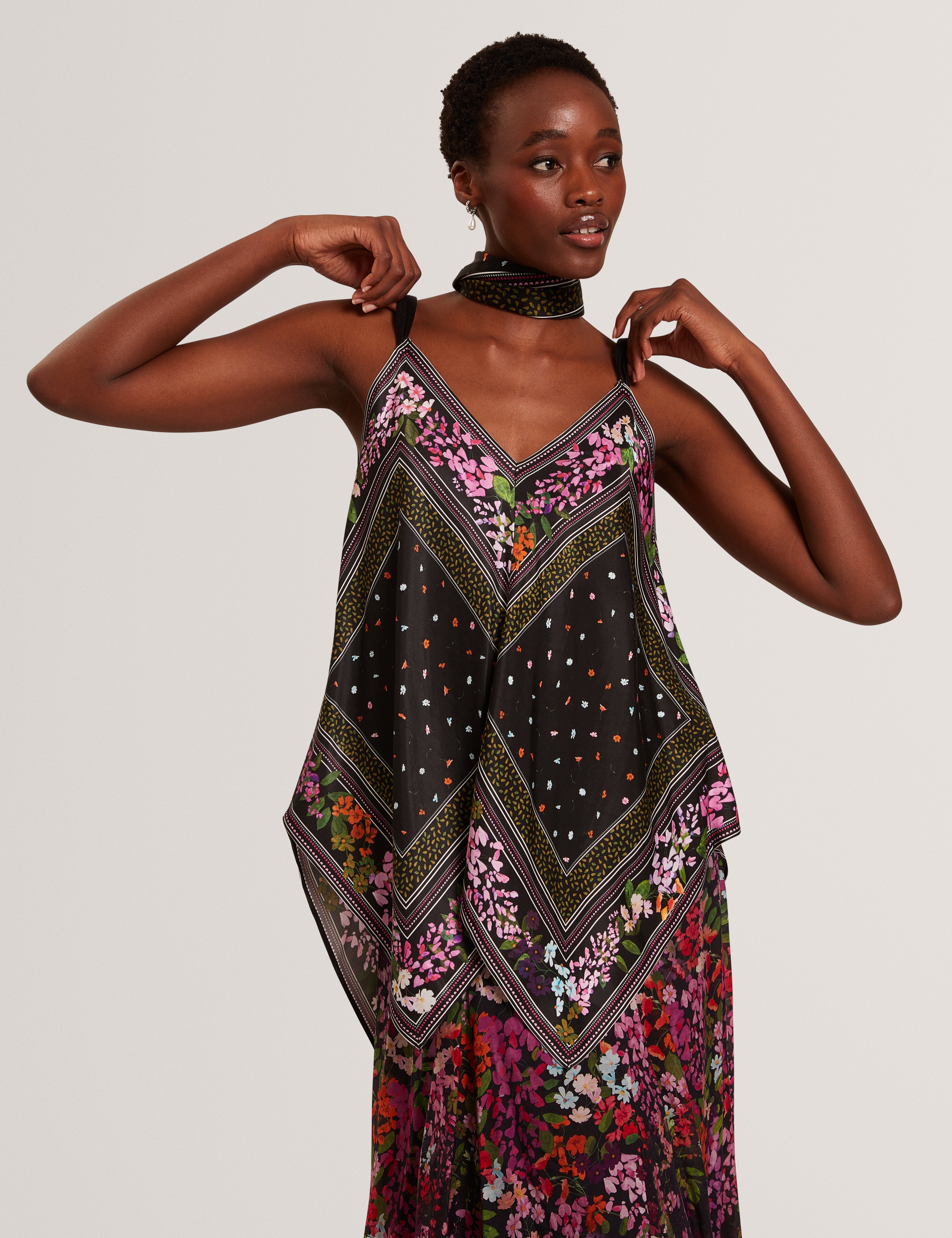 Ayyla Printed V Neck Cami Top Black