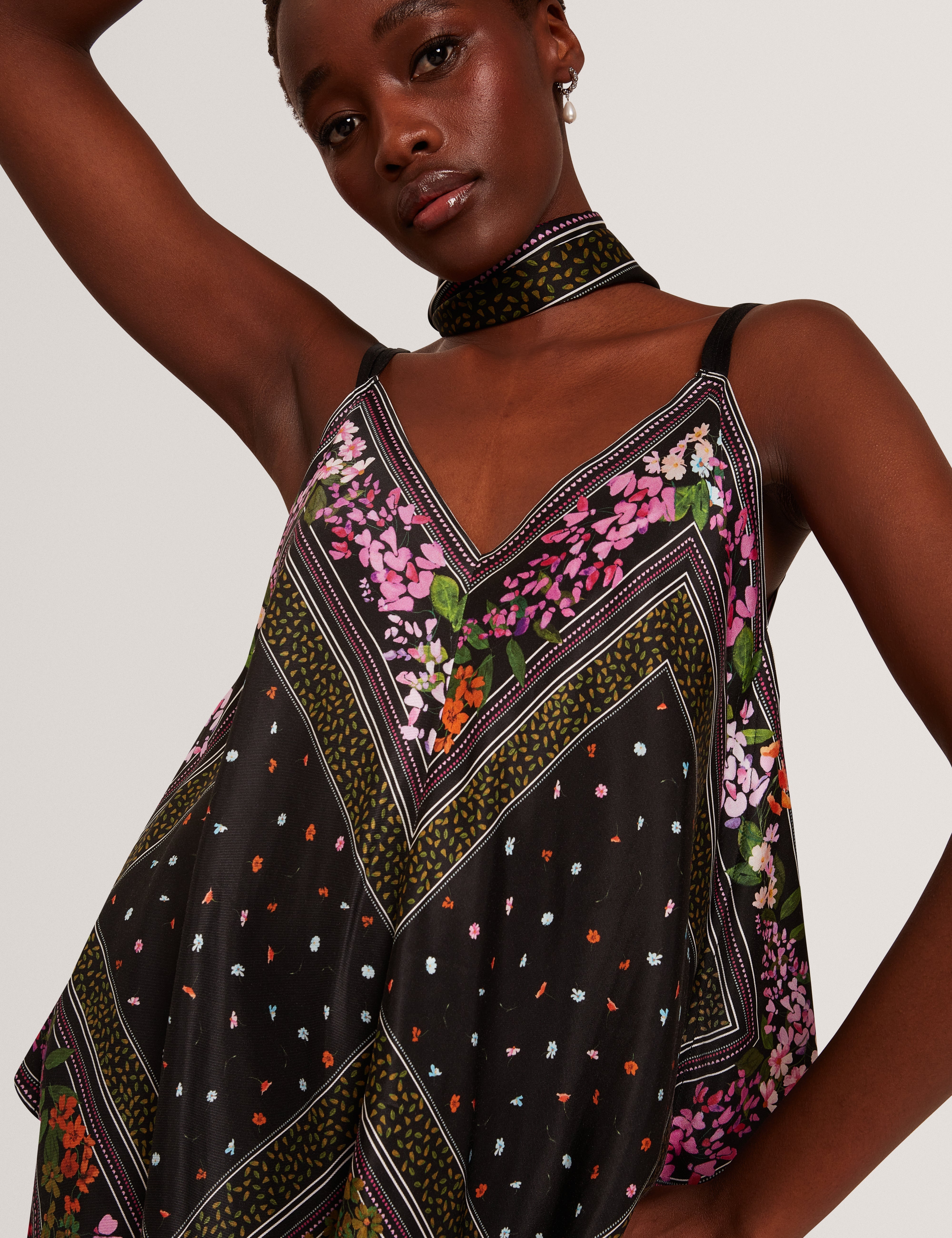 Ayyla Printed V Neck Cami Top Black