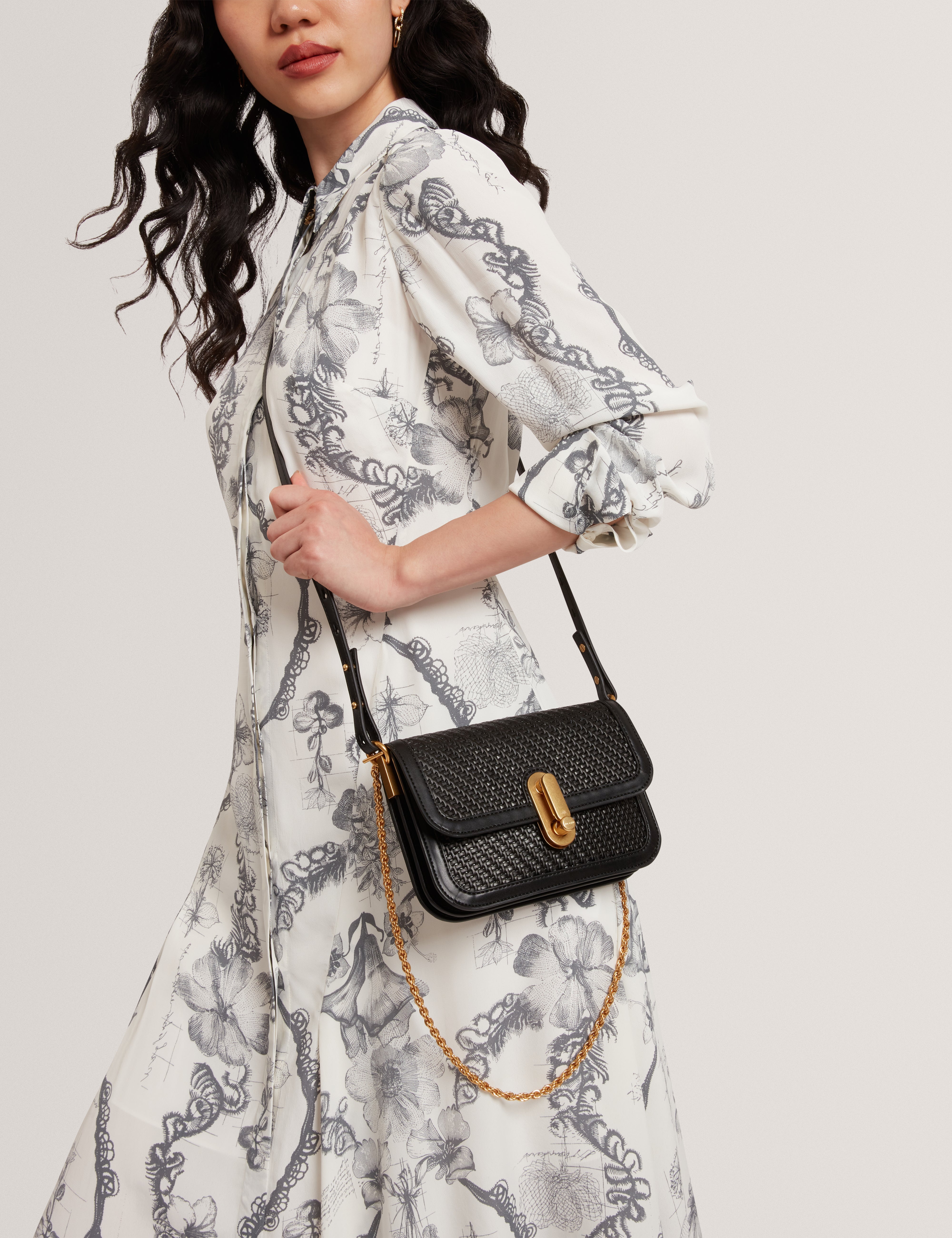 وارنر حقيبة سوداء بنمط منسوج مع قفل