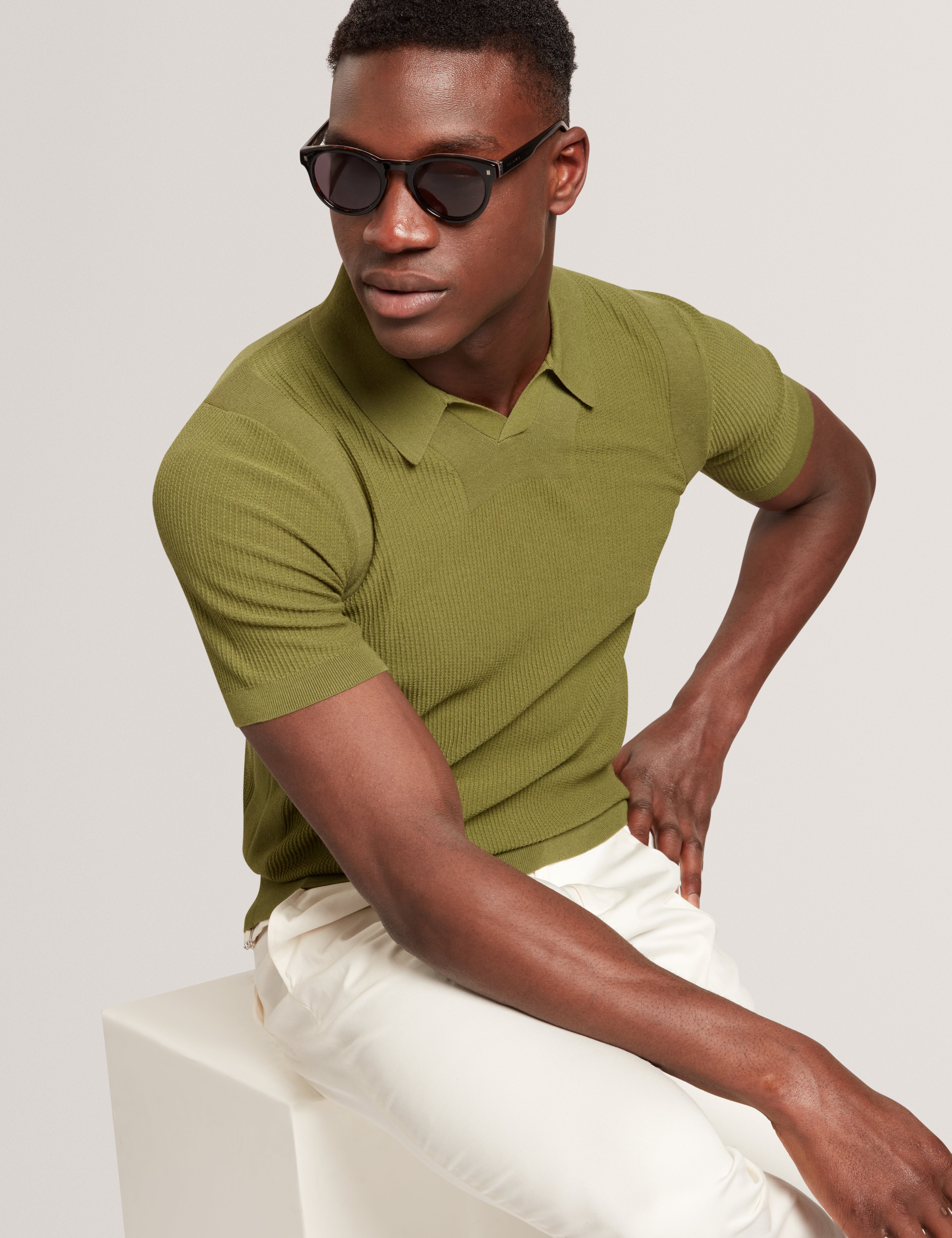 Aindrea Short Sleeve Stitch Detail Open Neck Polo Green