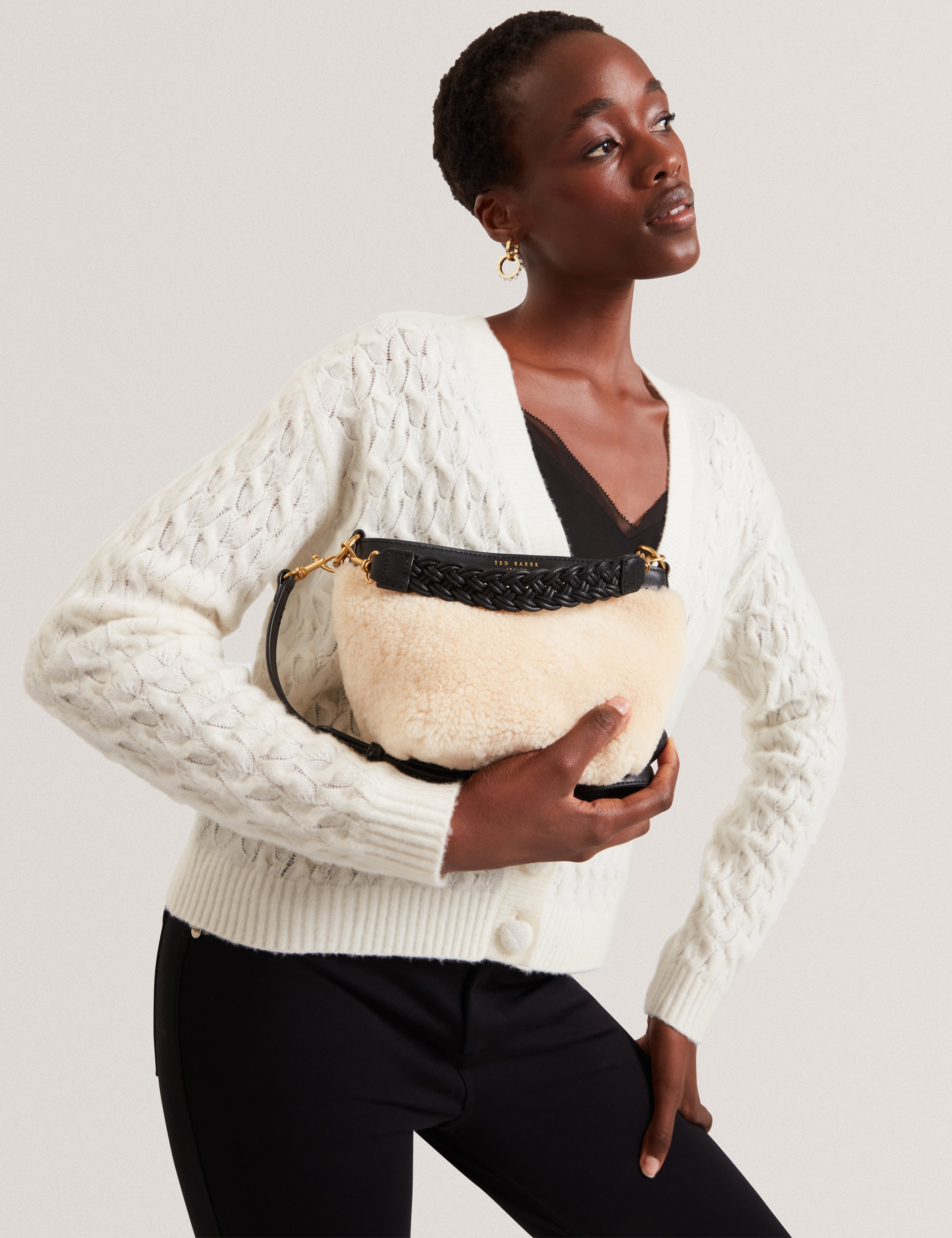 شيربا حقيبة كروس بودي بمقبض لون أسود