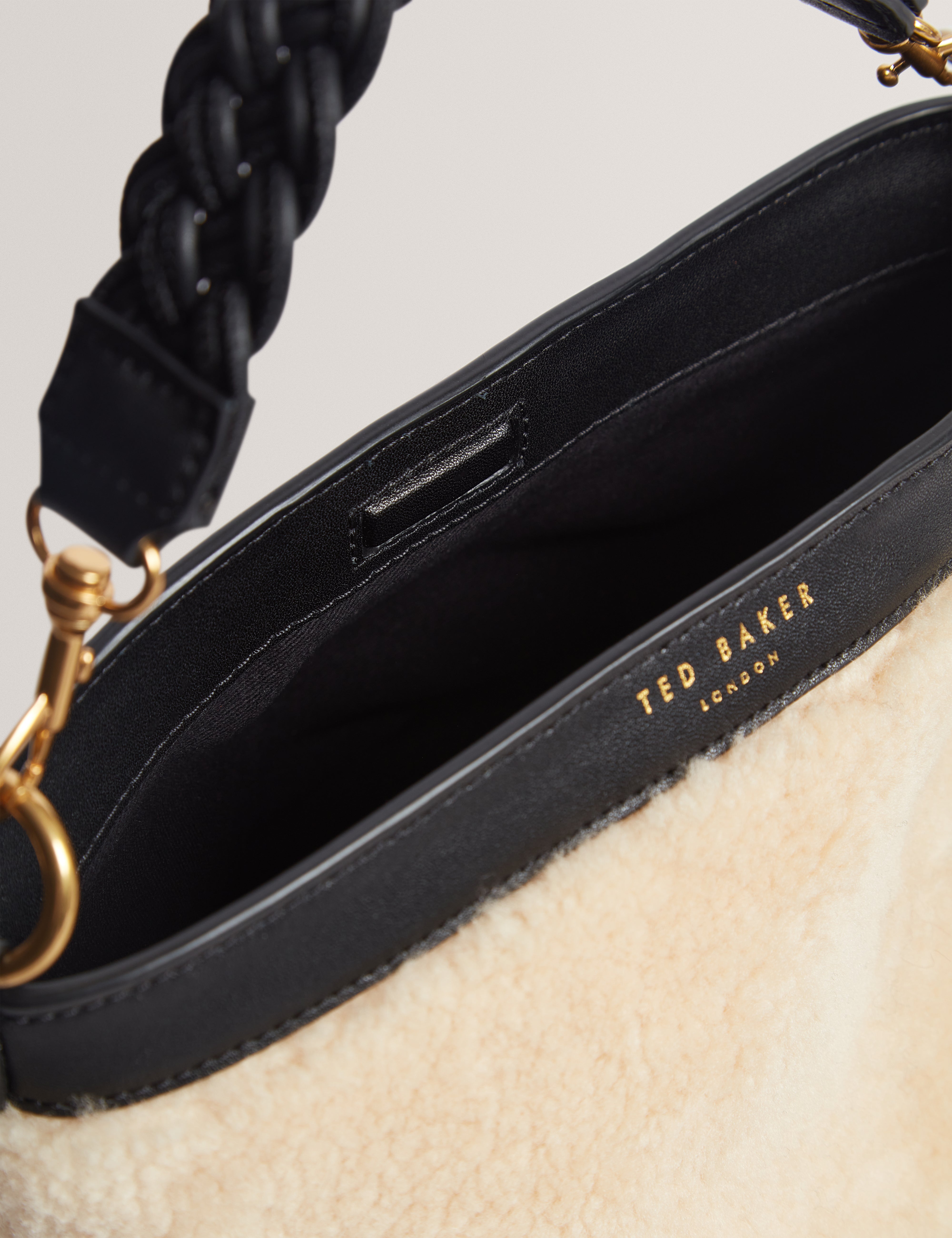 شيربا حقيبة كروس بودي بمقبض لون أسود