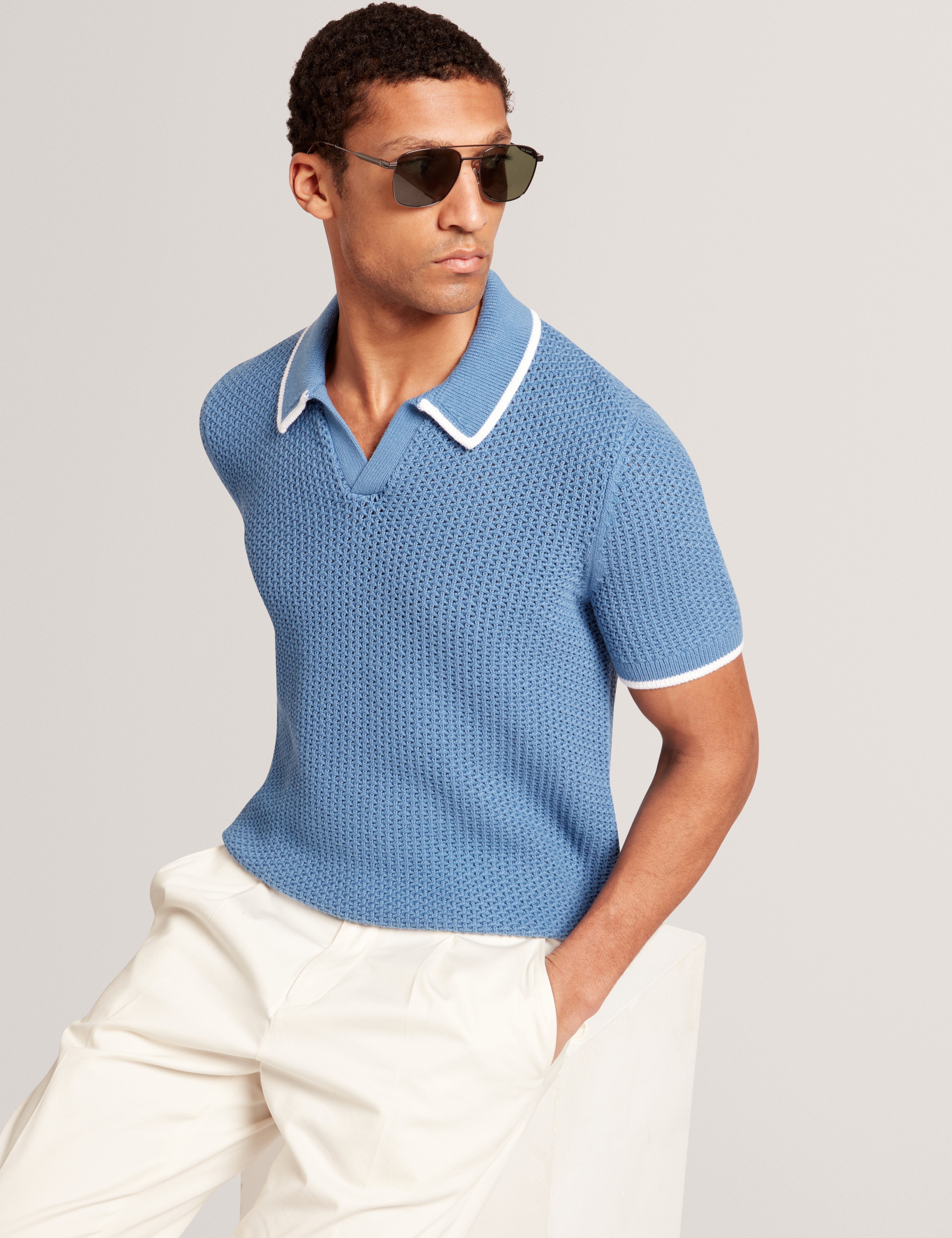 قميص بولو ساشير بأكمام قصيرة ورقبة مفتوحة وخياطة وافل - أزرق فاتح