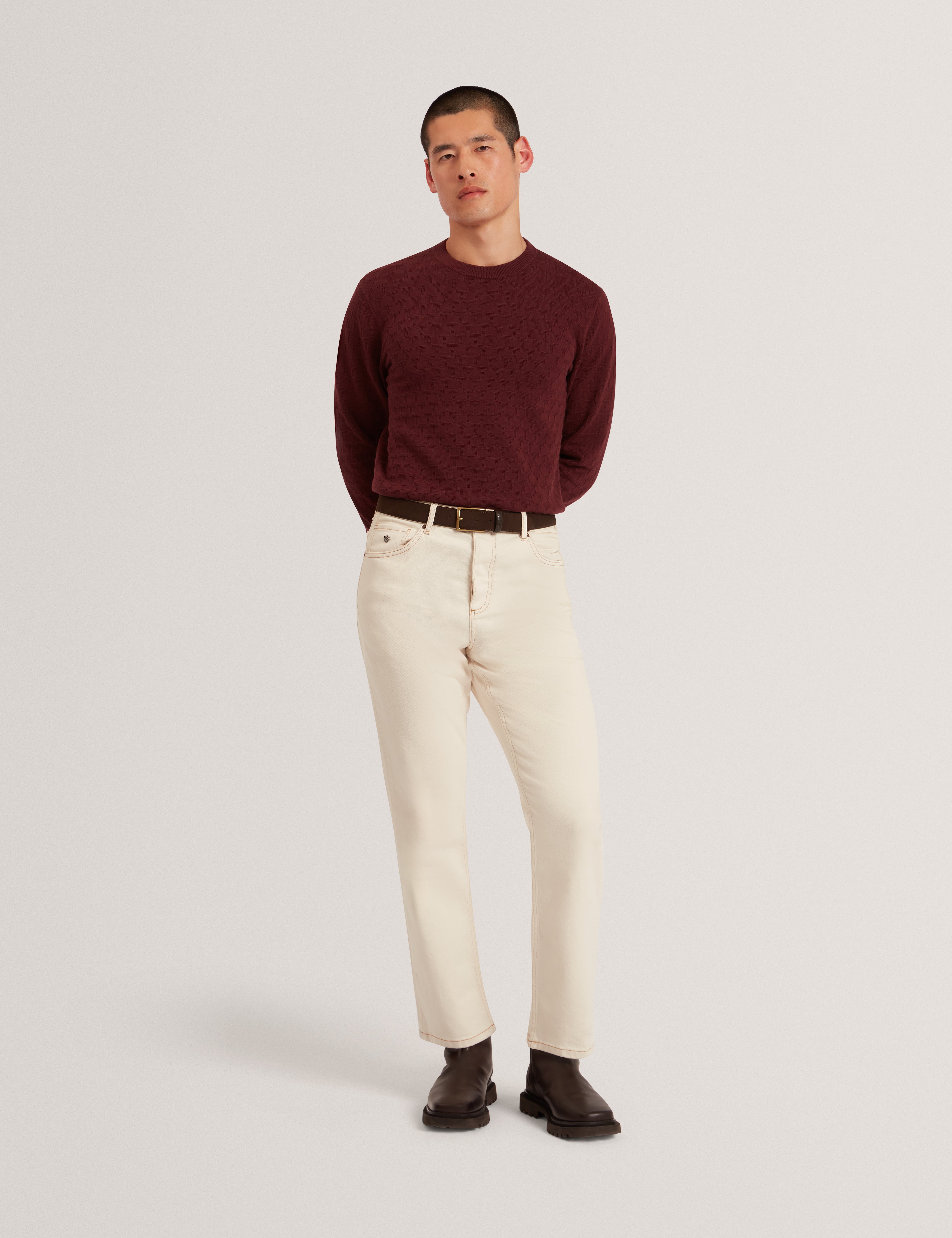 سينسي سترة بياقة دائرية لون أحمر داكن