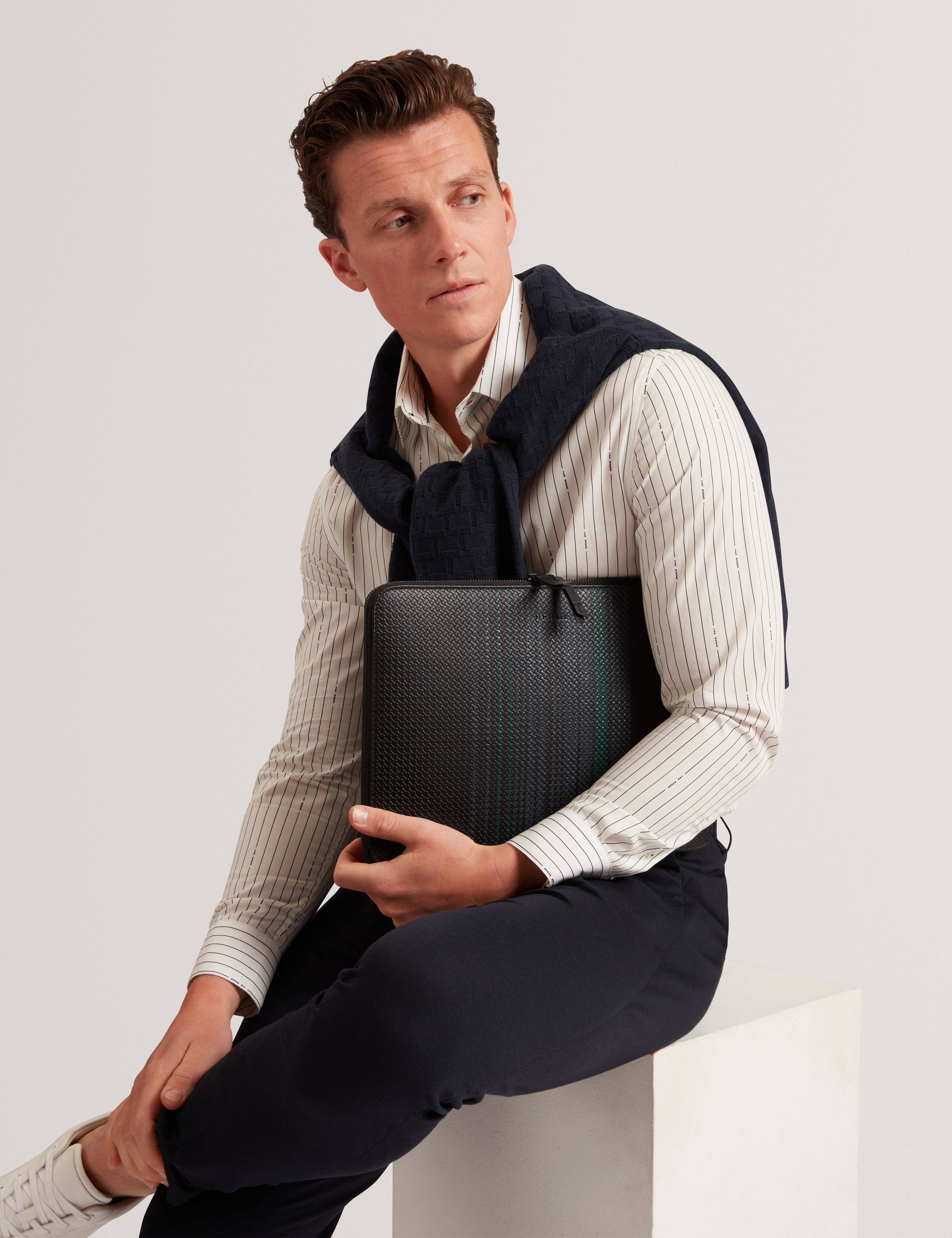 ويلتون حقيبة لابتوب سوداء مقاس 13 إنش