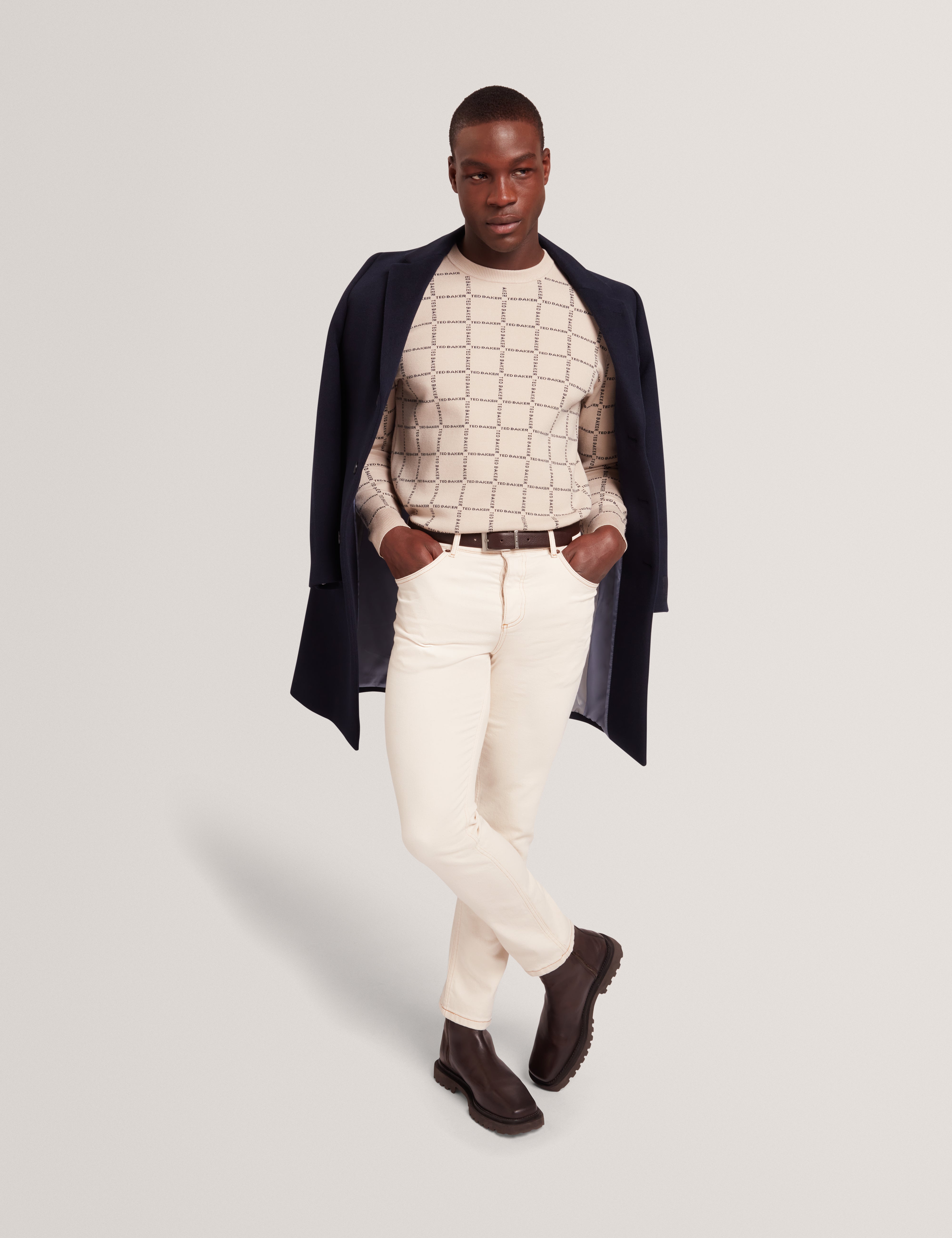 قميص هايساند بأكمام قصيرة ورقبة دائرية ونقشة مربعات باللون البني