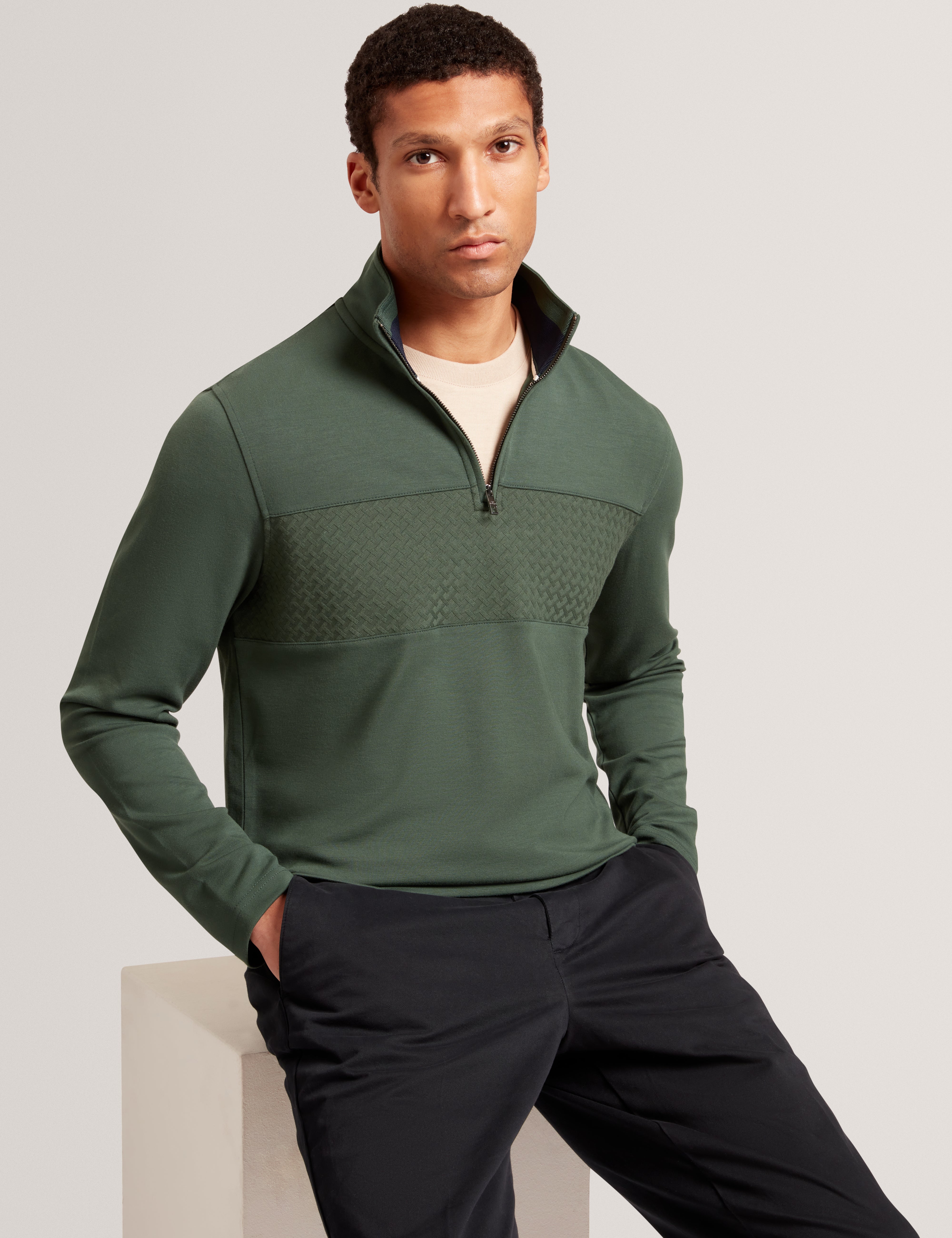 سيمونيا بأكمام طويلة ولوحة متباينة وسحاب نصفي - أخضر داكن