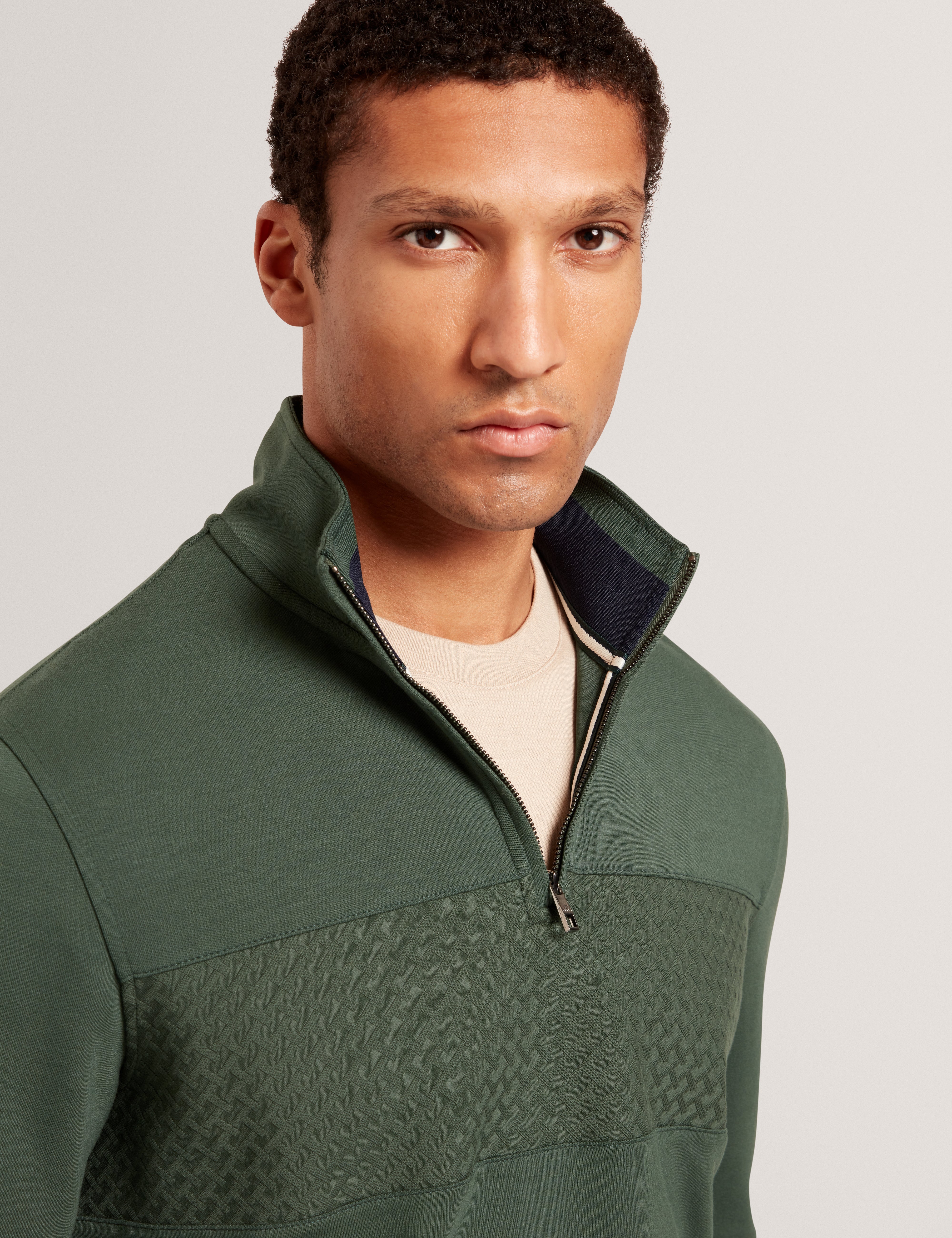 سيمونيا بأكمام طويلة ولوحة متباينة وسحاب نصفي - أخضر داكن