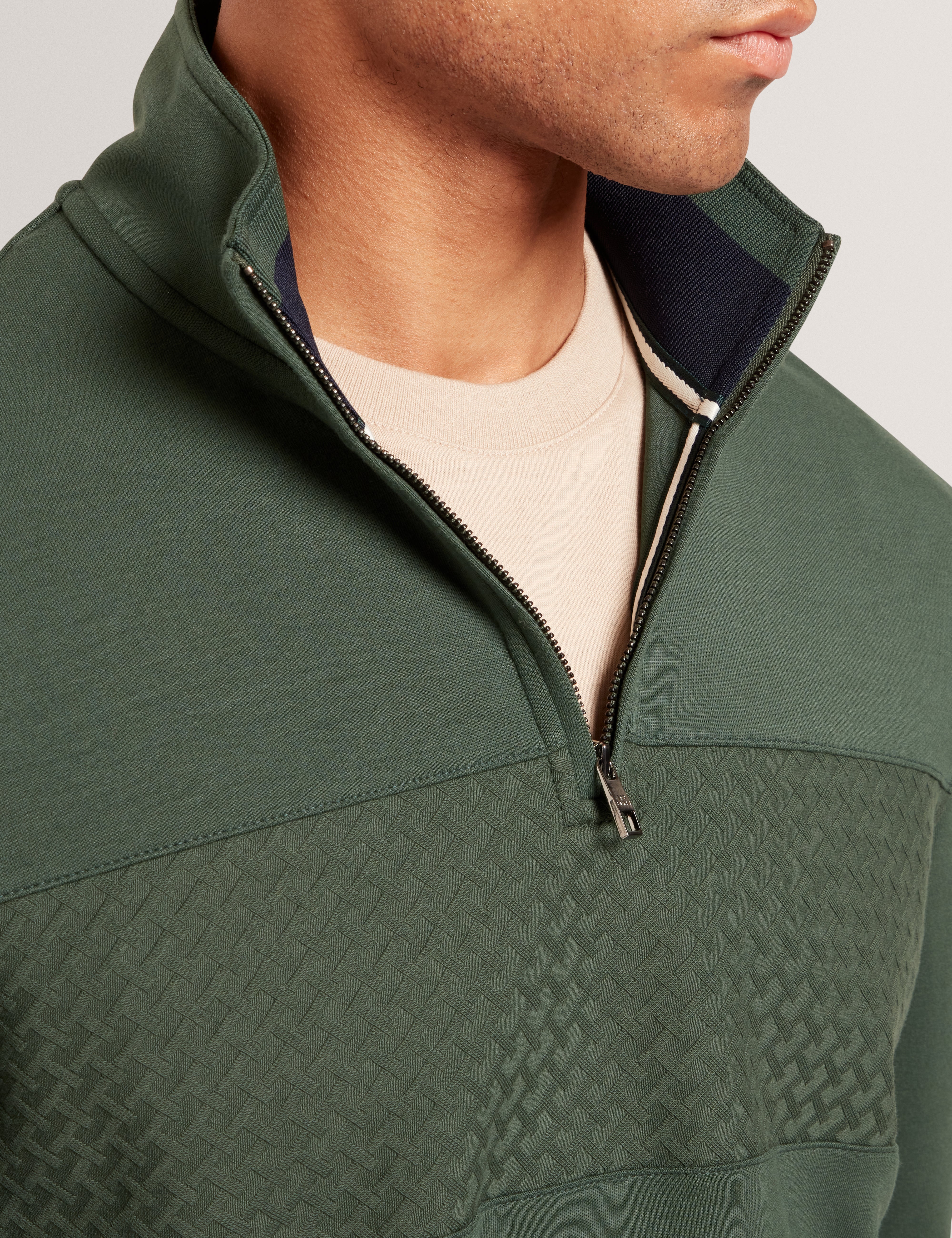 سيمونيا بأكمام طويلة ولوحة متباينة وسحاب نصفي - أخضر داكن