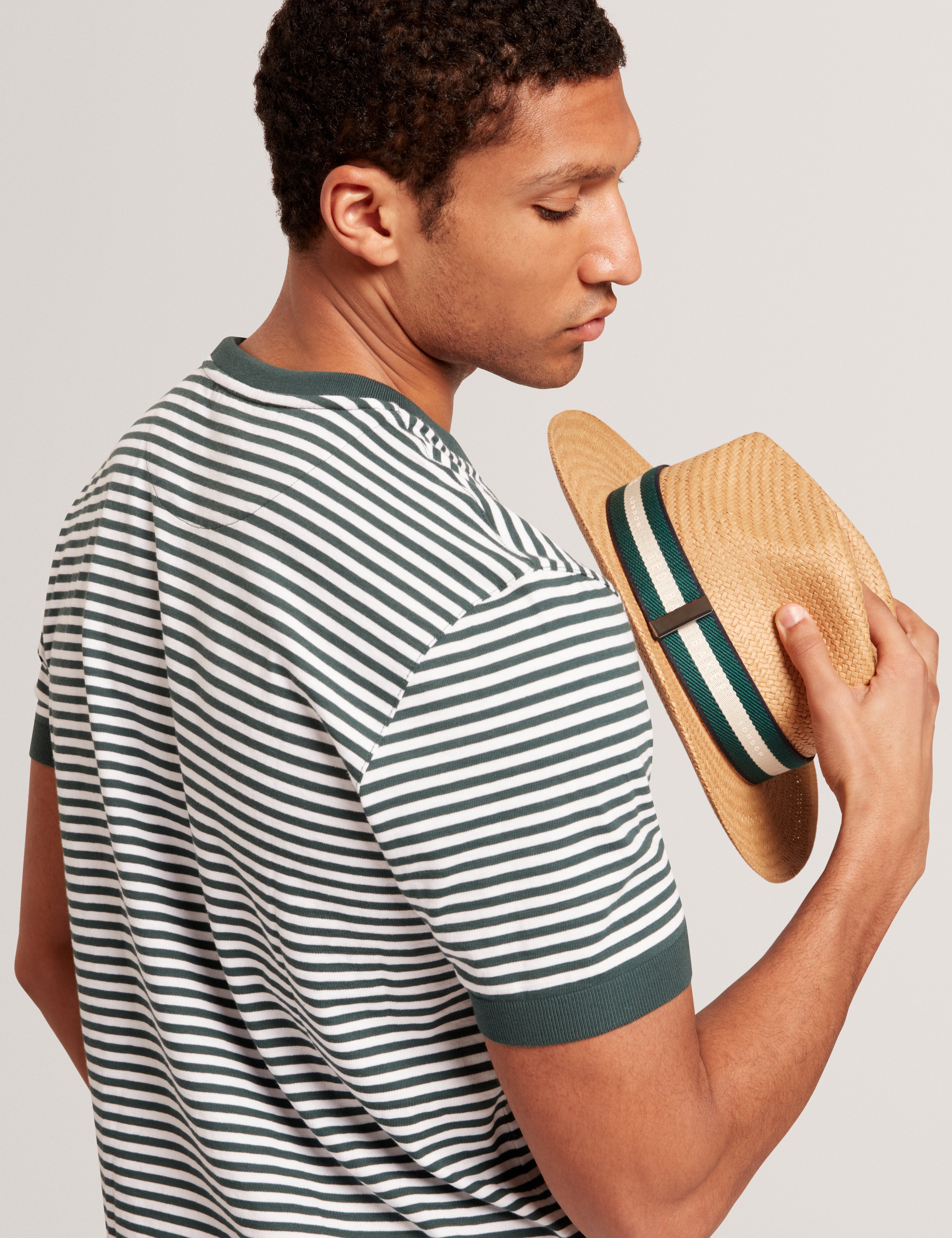 تي شيرت أورمي مخطط بأكمام قصيرة باللون الأخضر الداكن