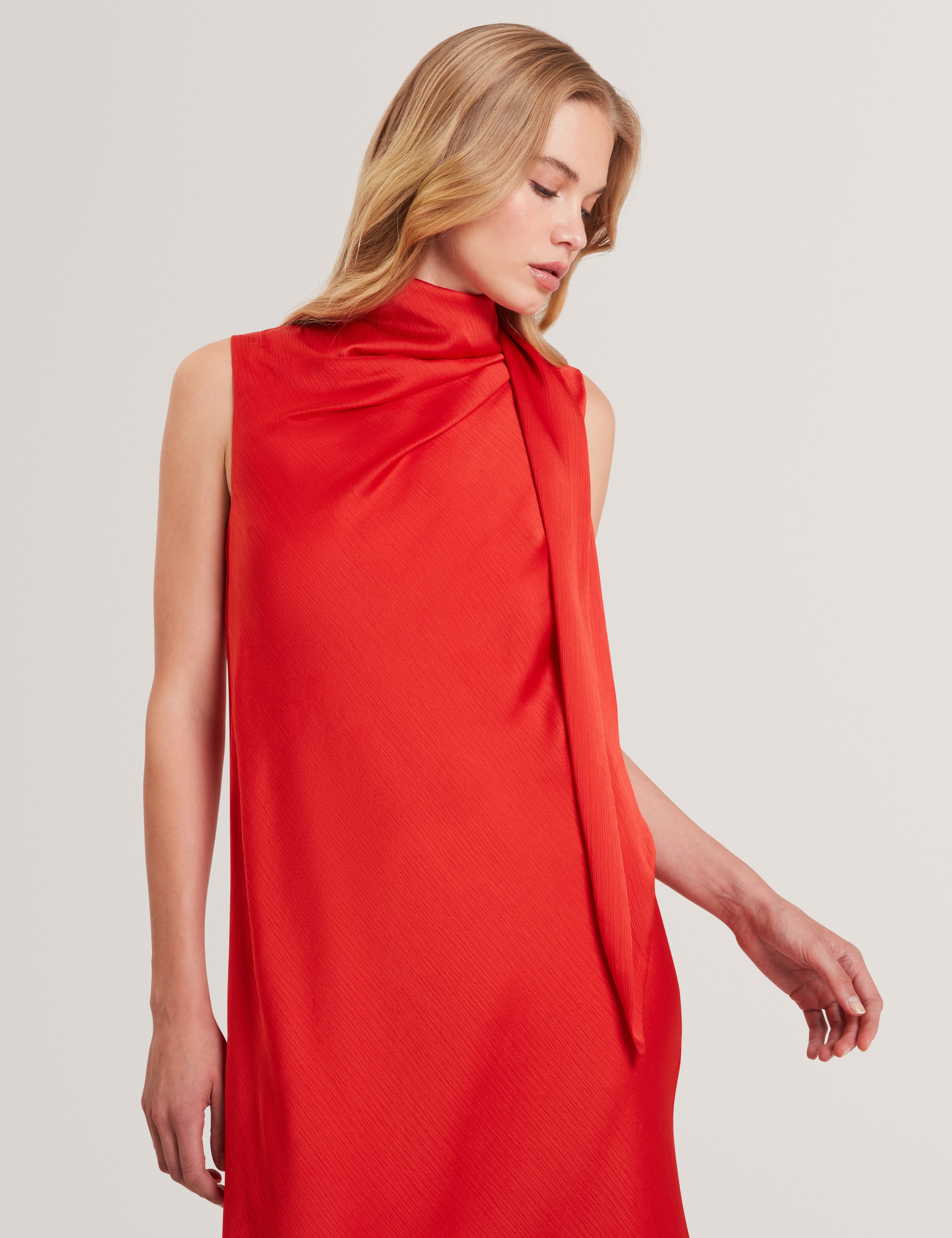 جوانا فستان ميدي بدون أكمام مع ربطة عنق لون برتقالي