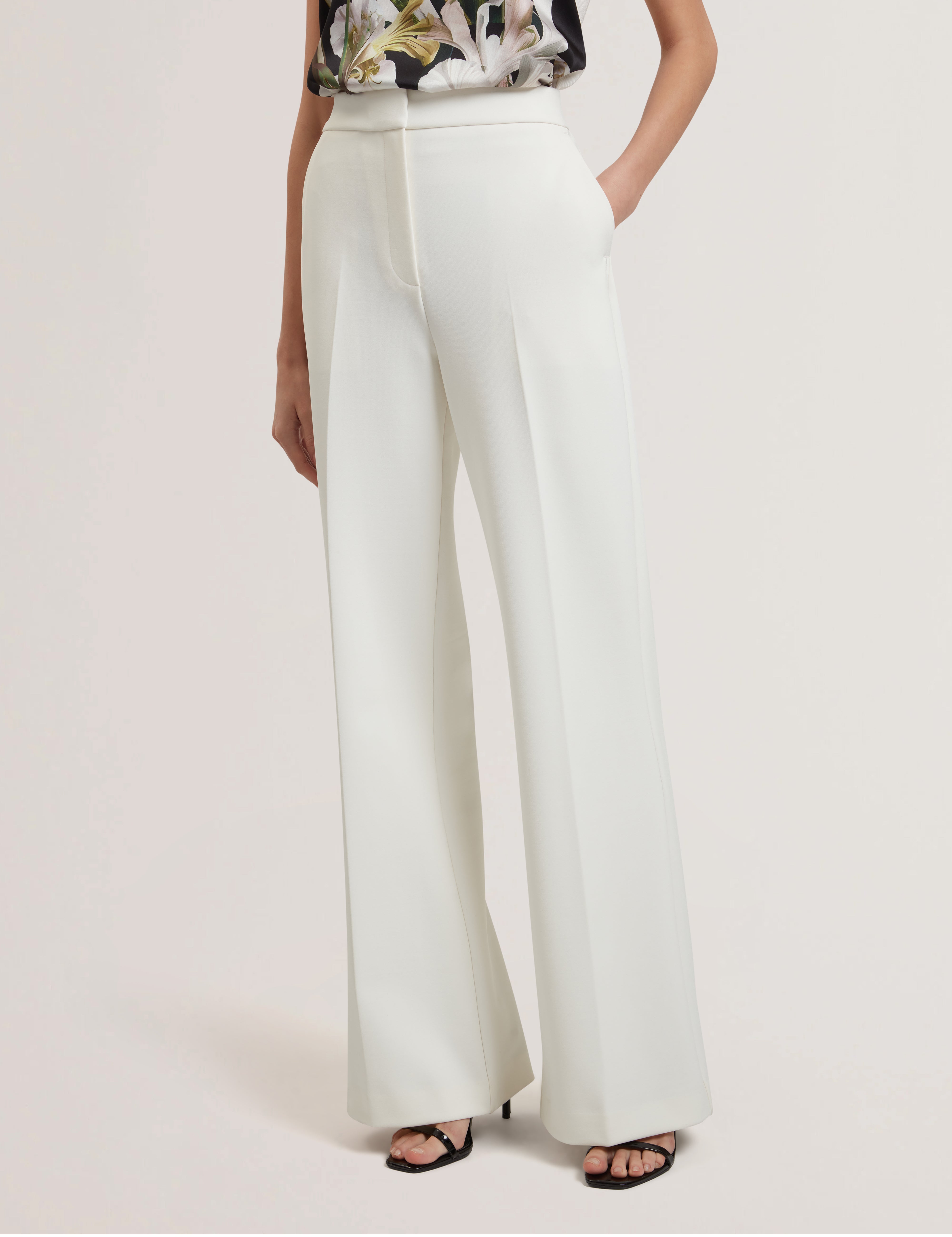 إندريف بنطلون واسع بخصر عالٍ لون عاجي