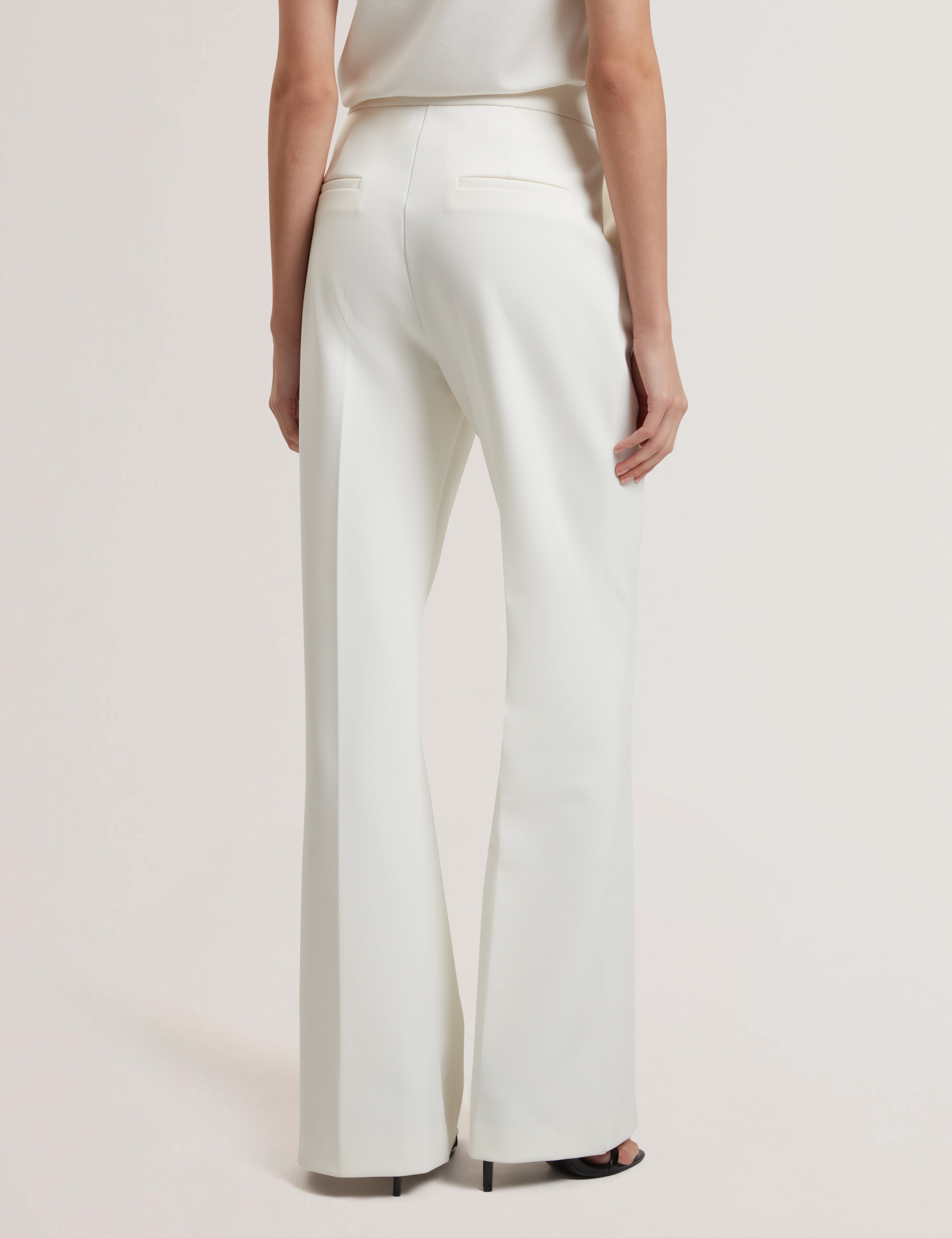 إندريف بنطلون واسع بخصر عالٍ لون عاجي