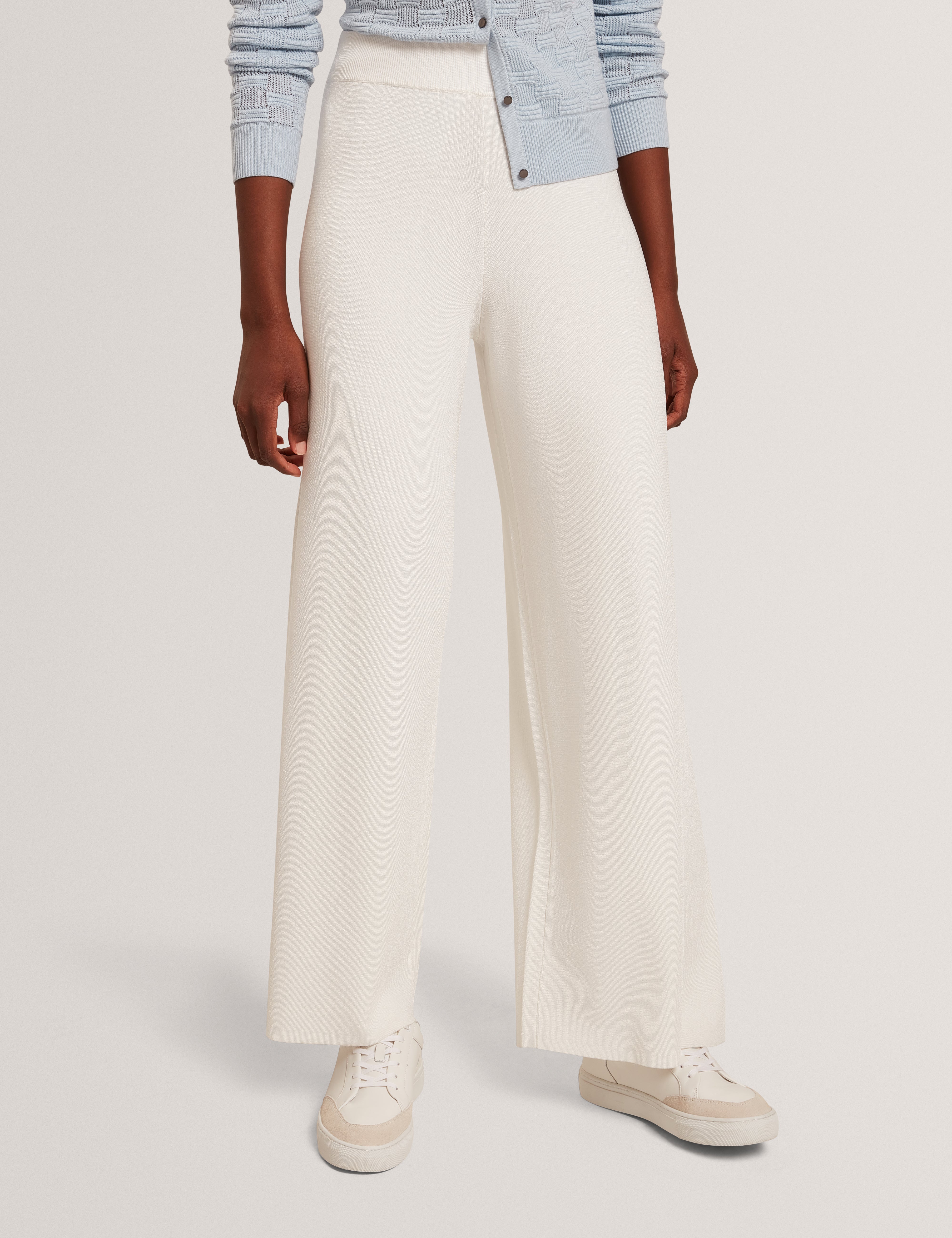 بنطلون ماتيلي واسع الساق محبوك باللون العاجي