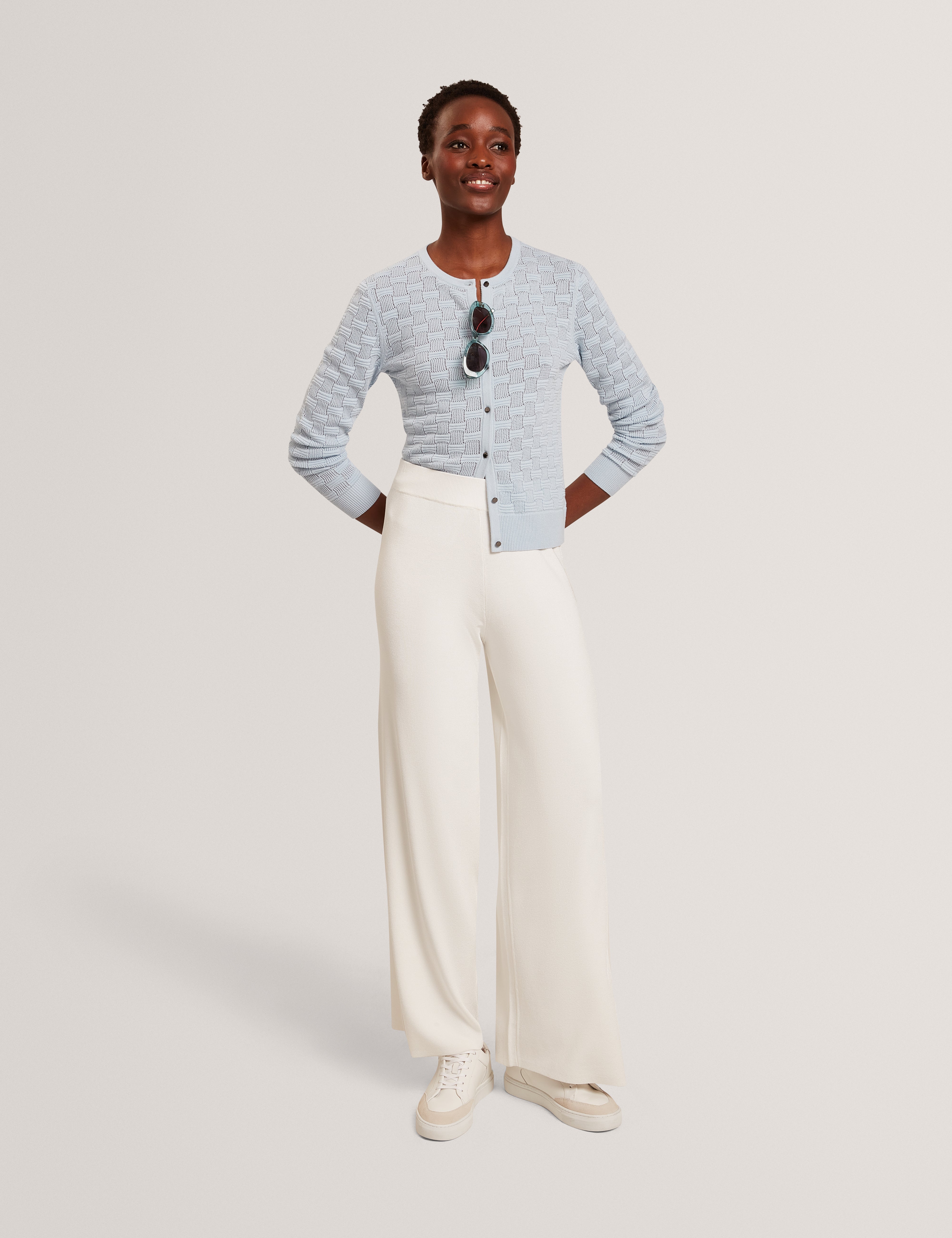 بنطلون ماتيلي واسع الساق محبوك باللون العاجي