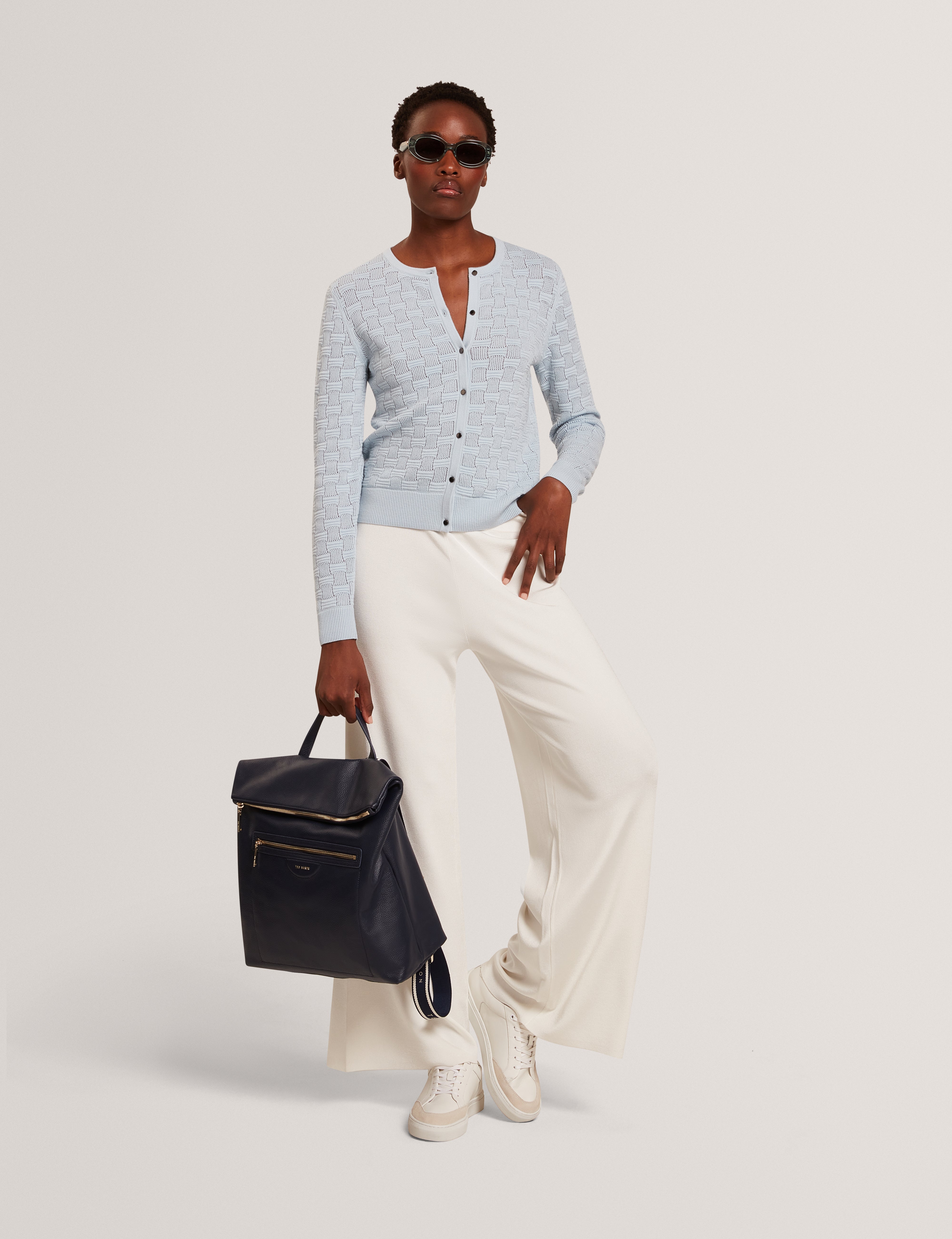 بنطلون ماتيلي واسع الساق محبوك باللون العاجي