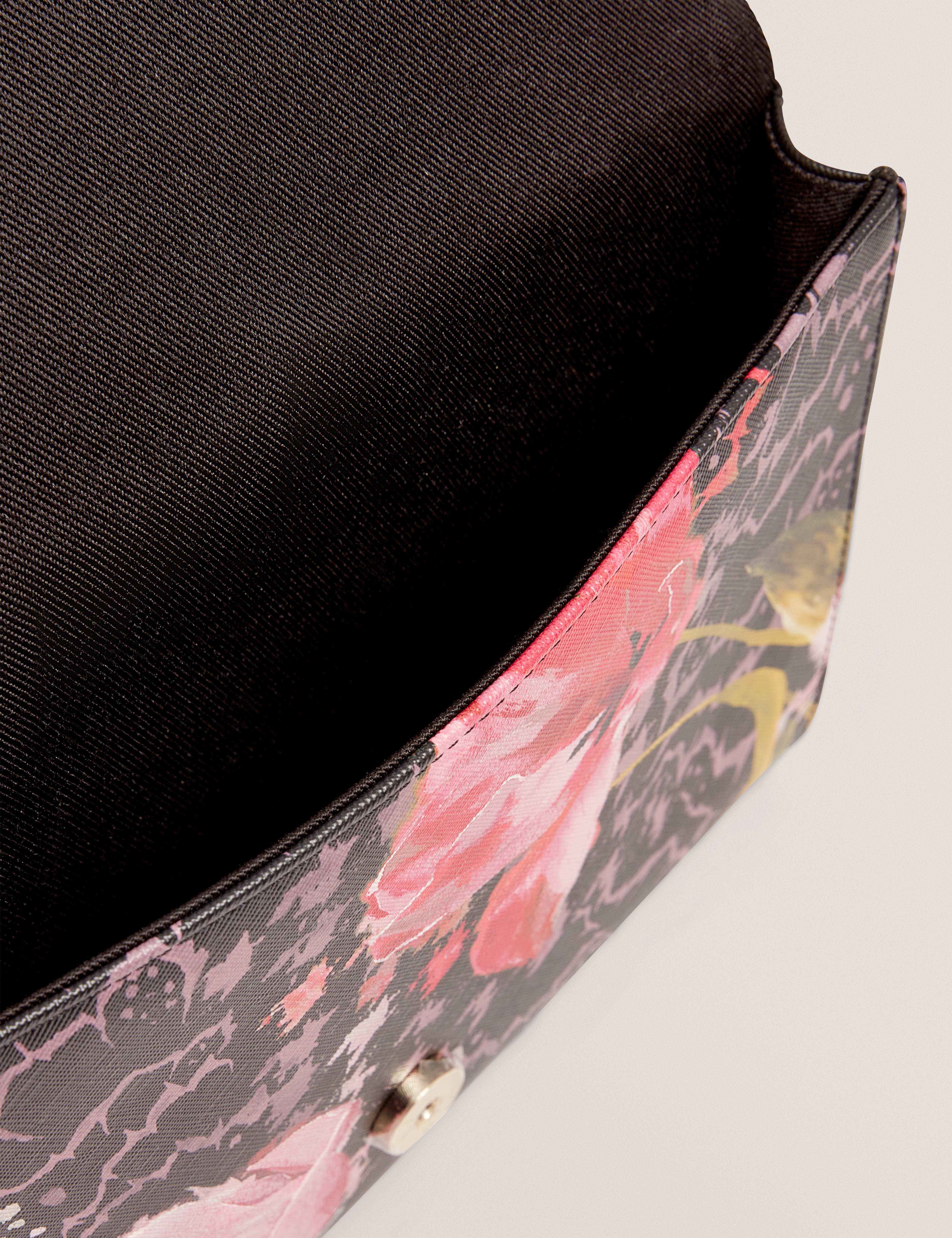 تارلا حقيبة باوتش صغيرة سوداء بنقشة فلورال