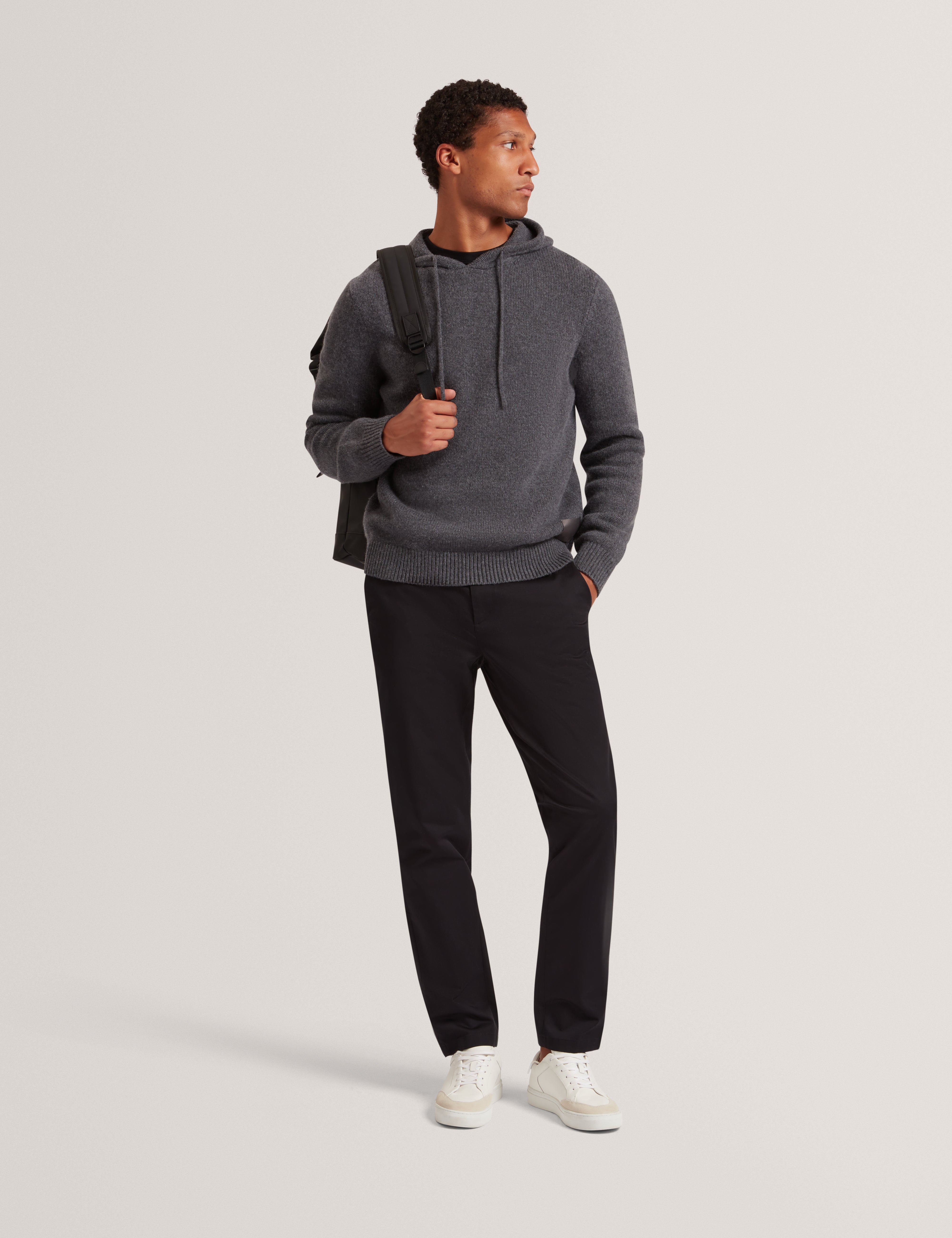 بنطلون شينو ضيق مرن من Howeton باللون الأسود