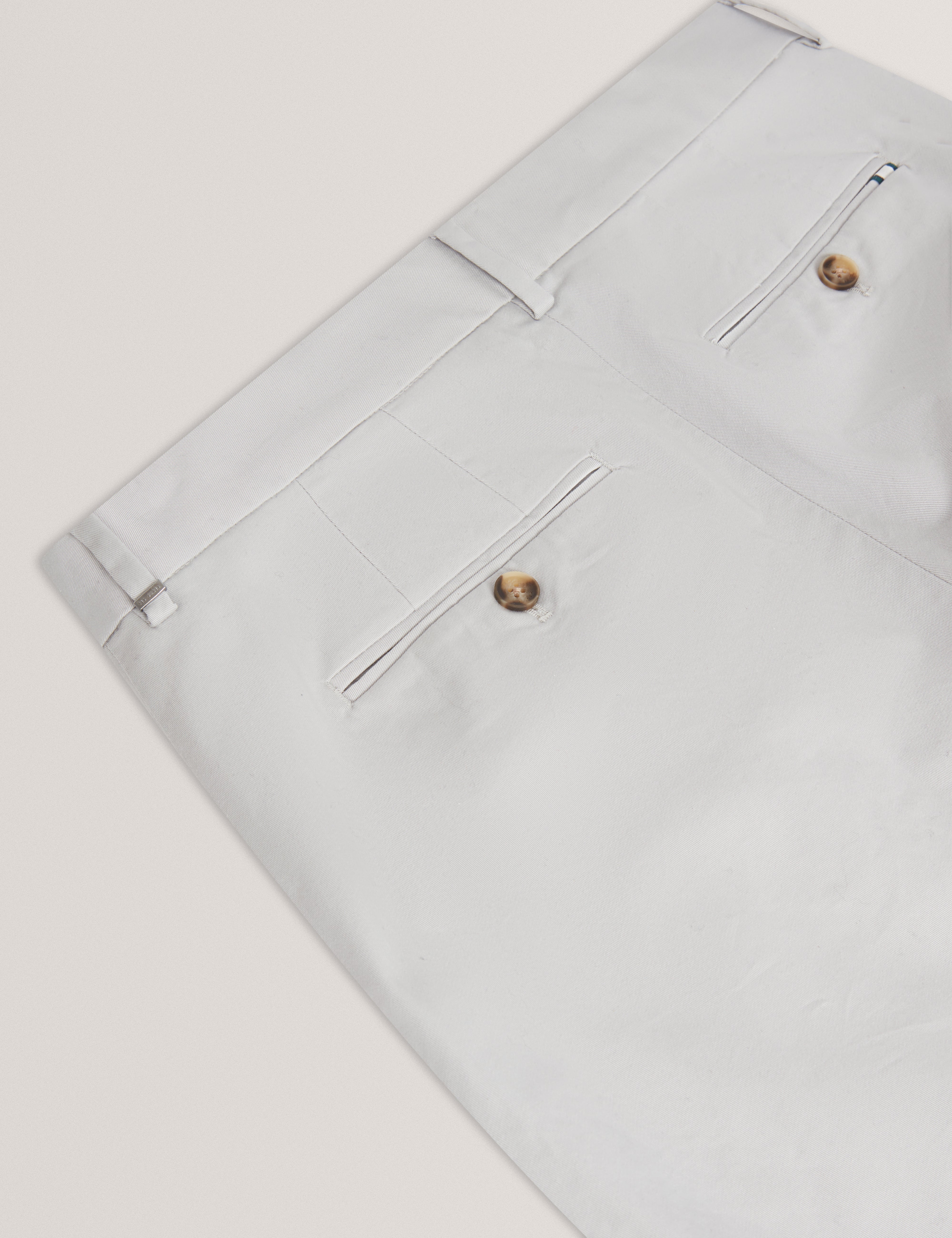 بنطلون شينو ضيق قابل للتمدد من Howeton باللون الرمادي الفاتح