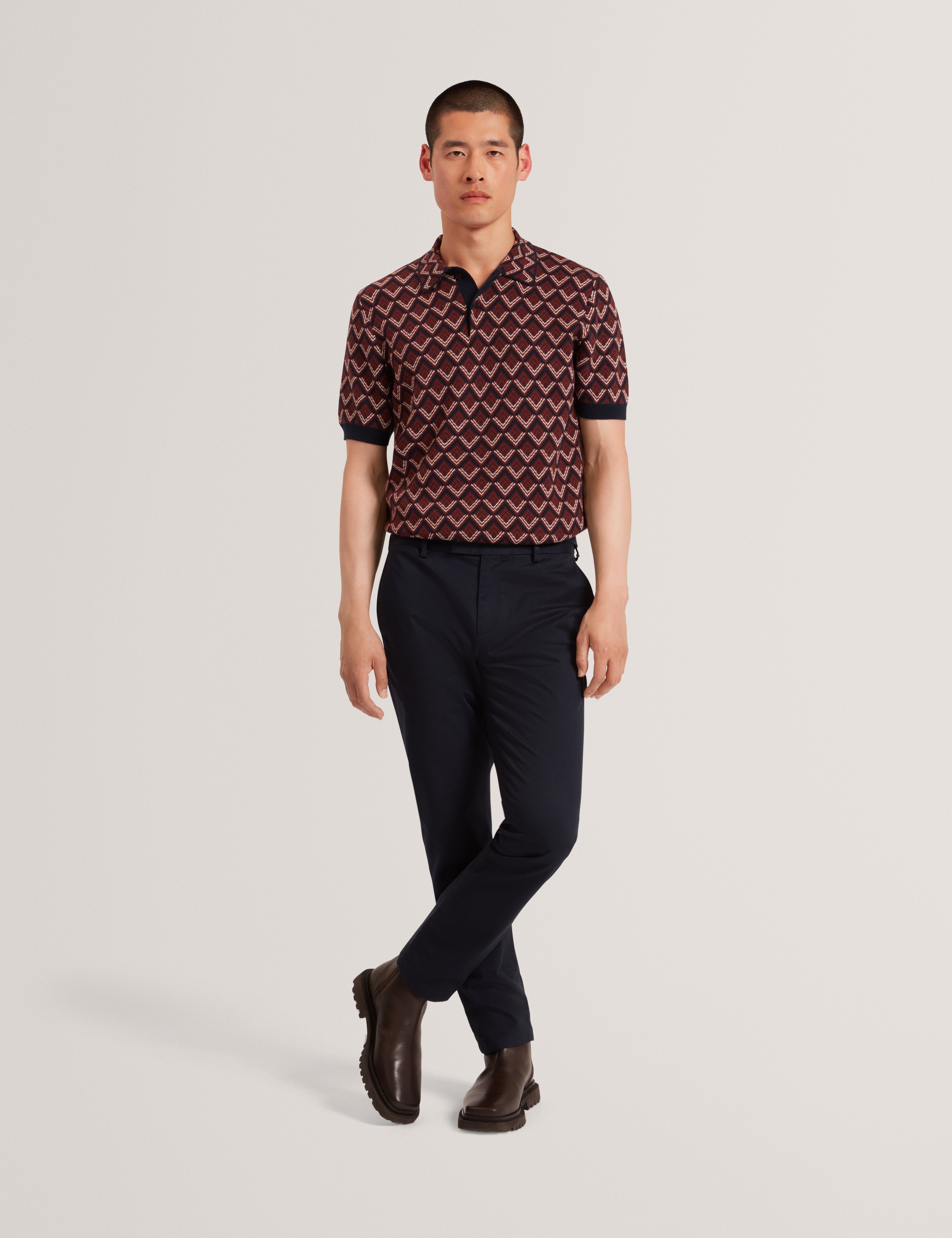 بنطلون شينو ضيق قابل للتمدد من Howeton باللون البحري