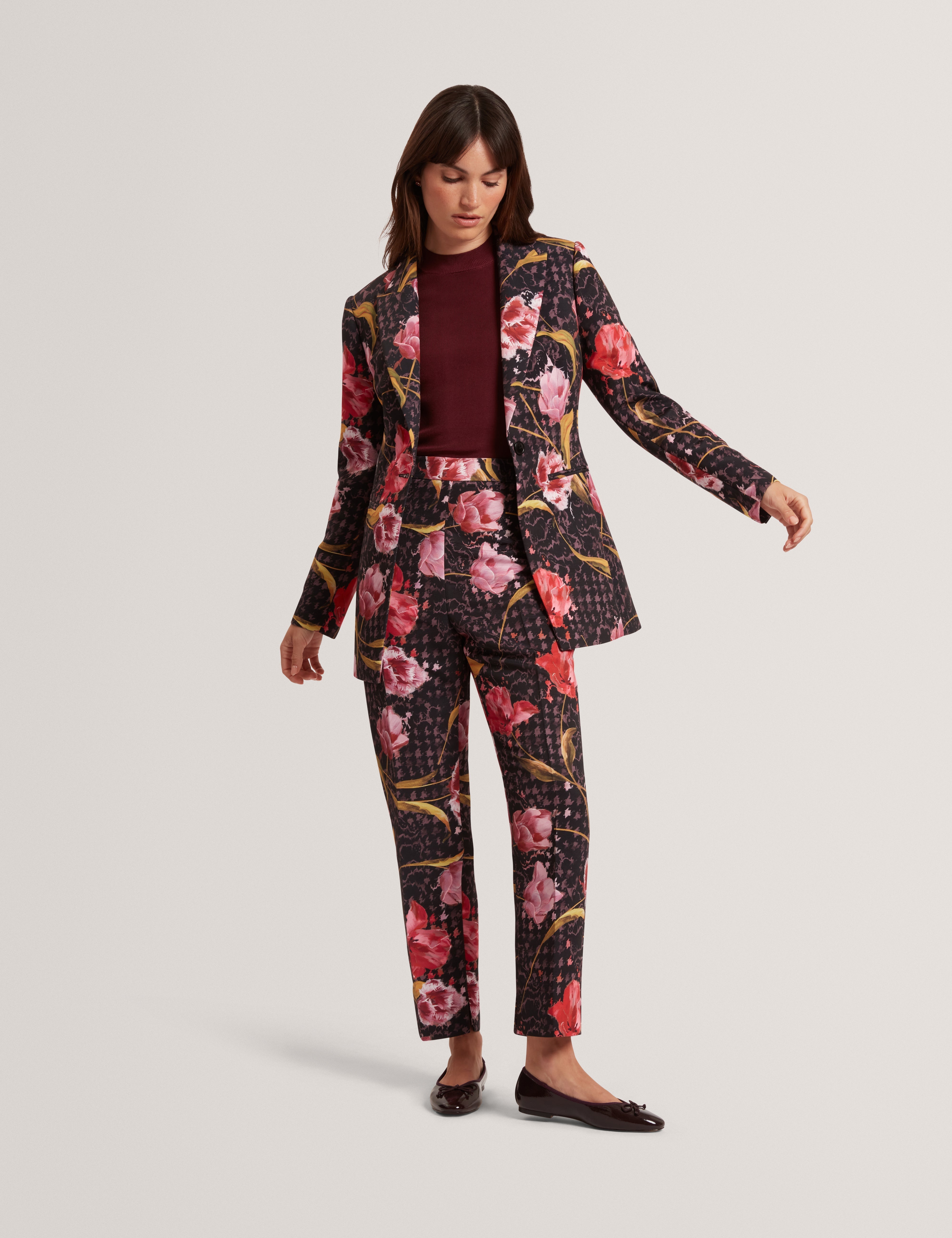 كواري بليزر مطبّع باللون الأسود