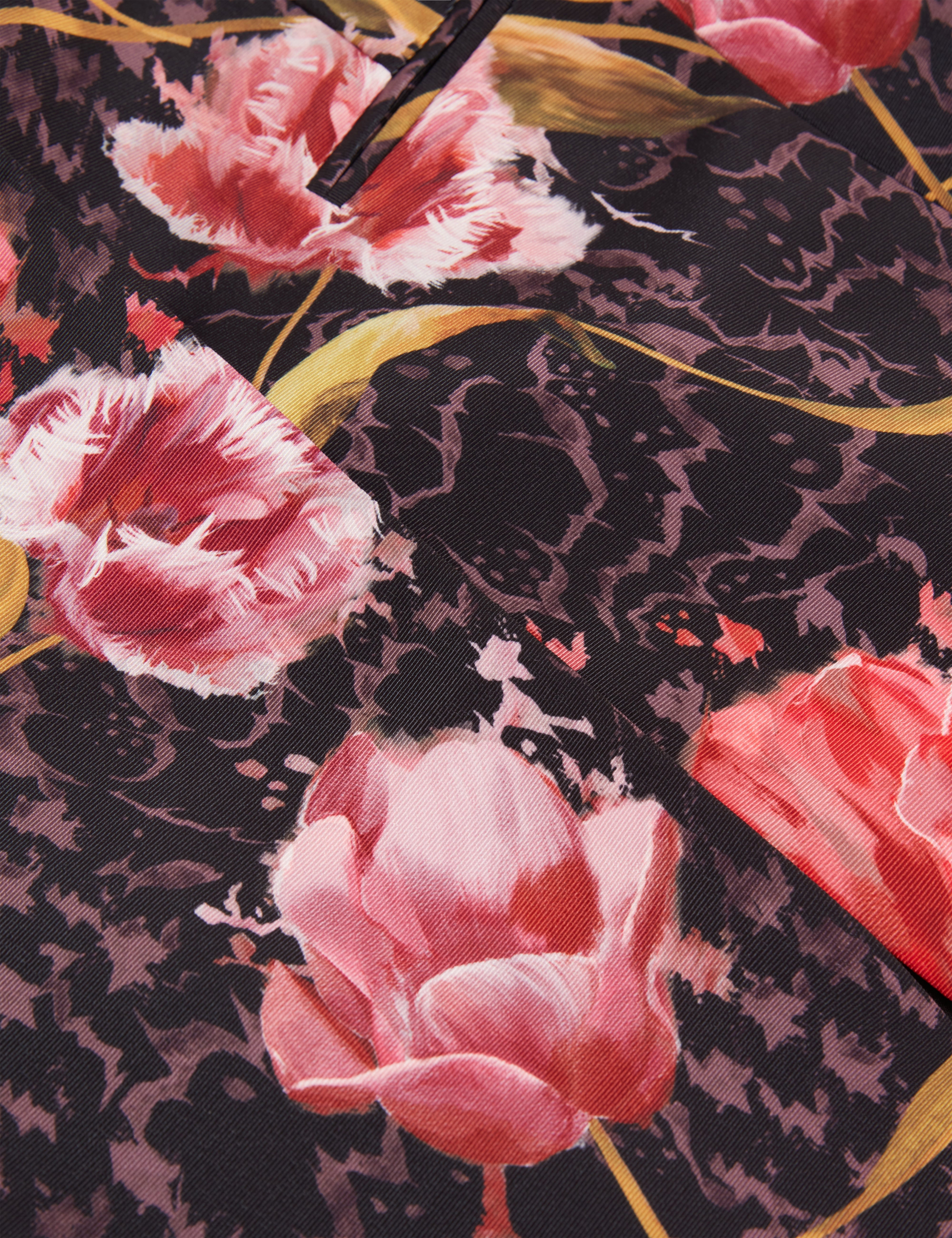 كواري بليزر مطبّع باللون الأسود