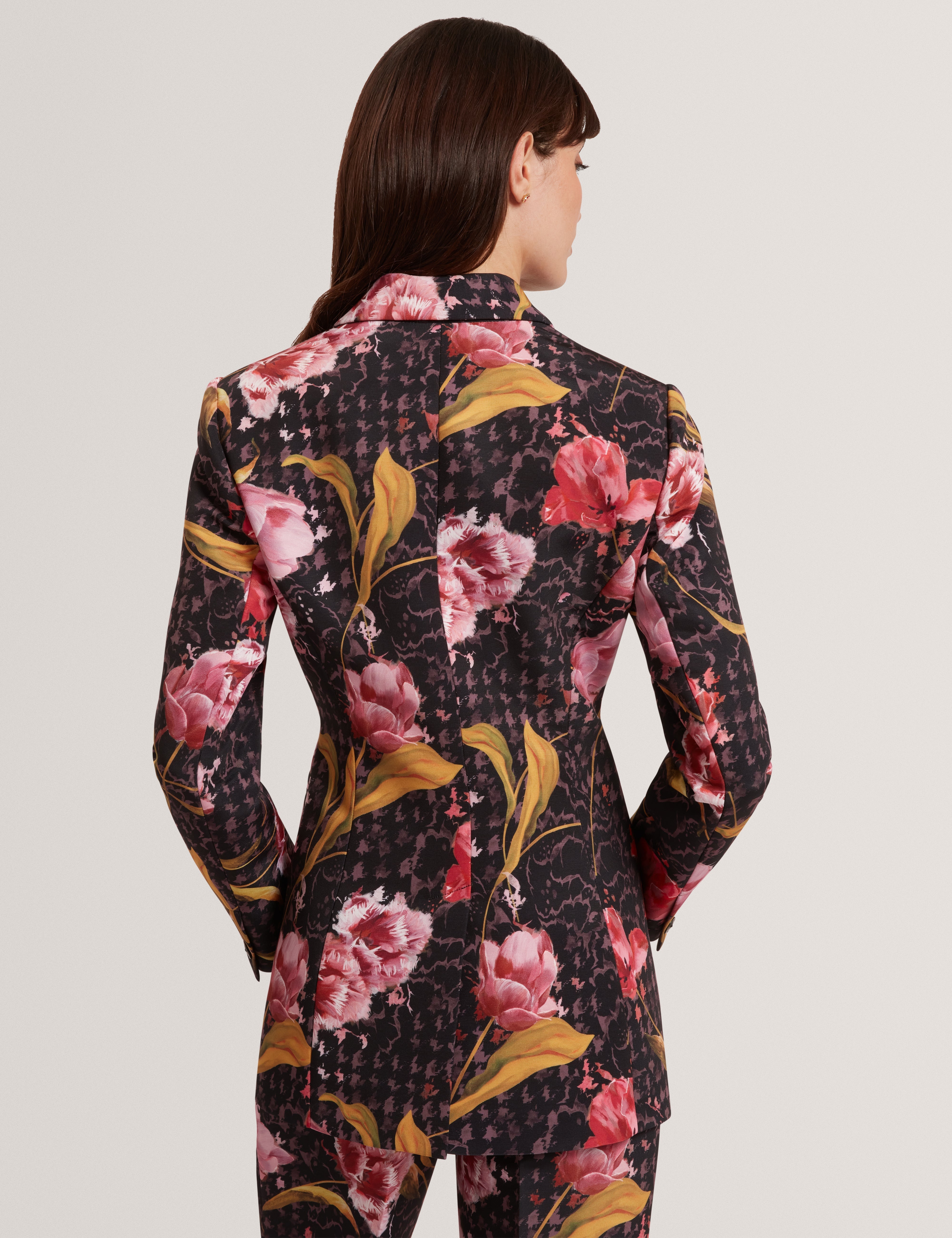 كواري بليزر مطبّع باللون الأسود