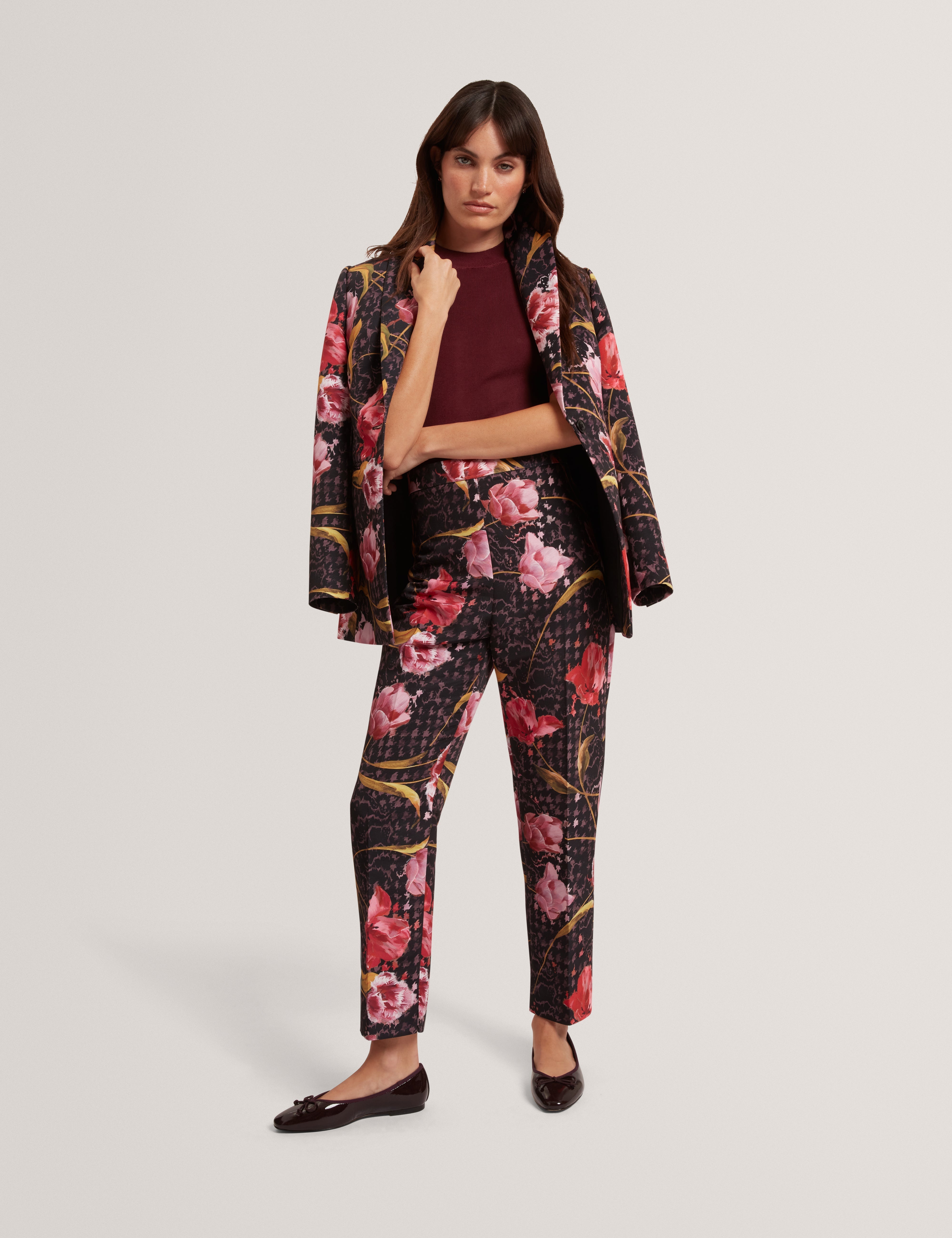 كواري بليزر مطبّع باللون الأسود