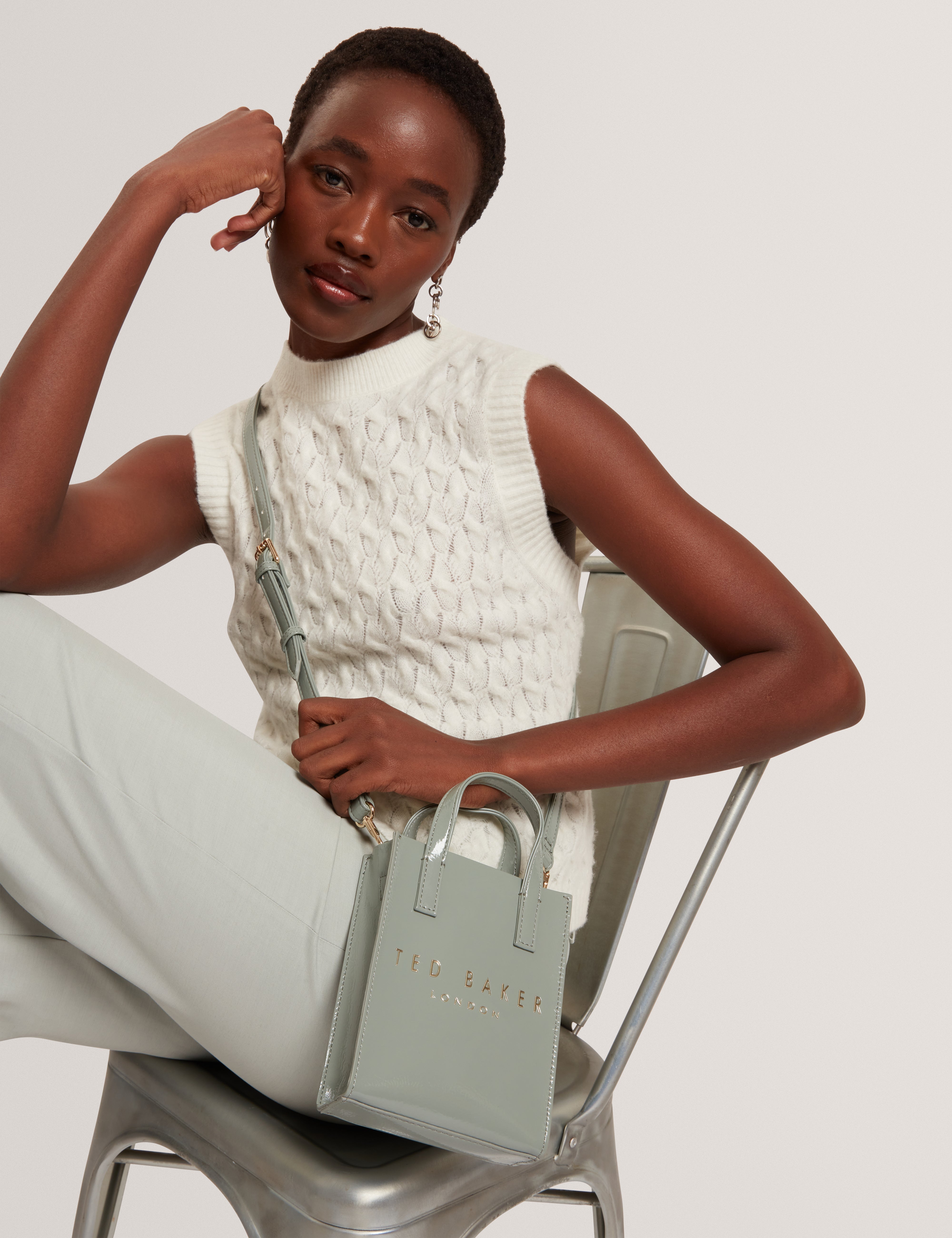 حقيبة كرنكيل ميني كرنكيل أيقونية رمادية