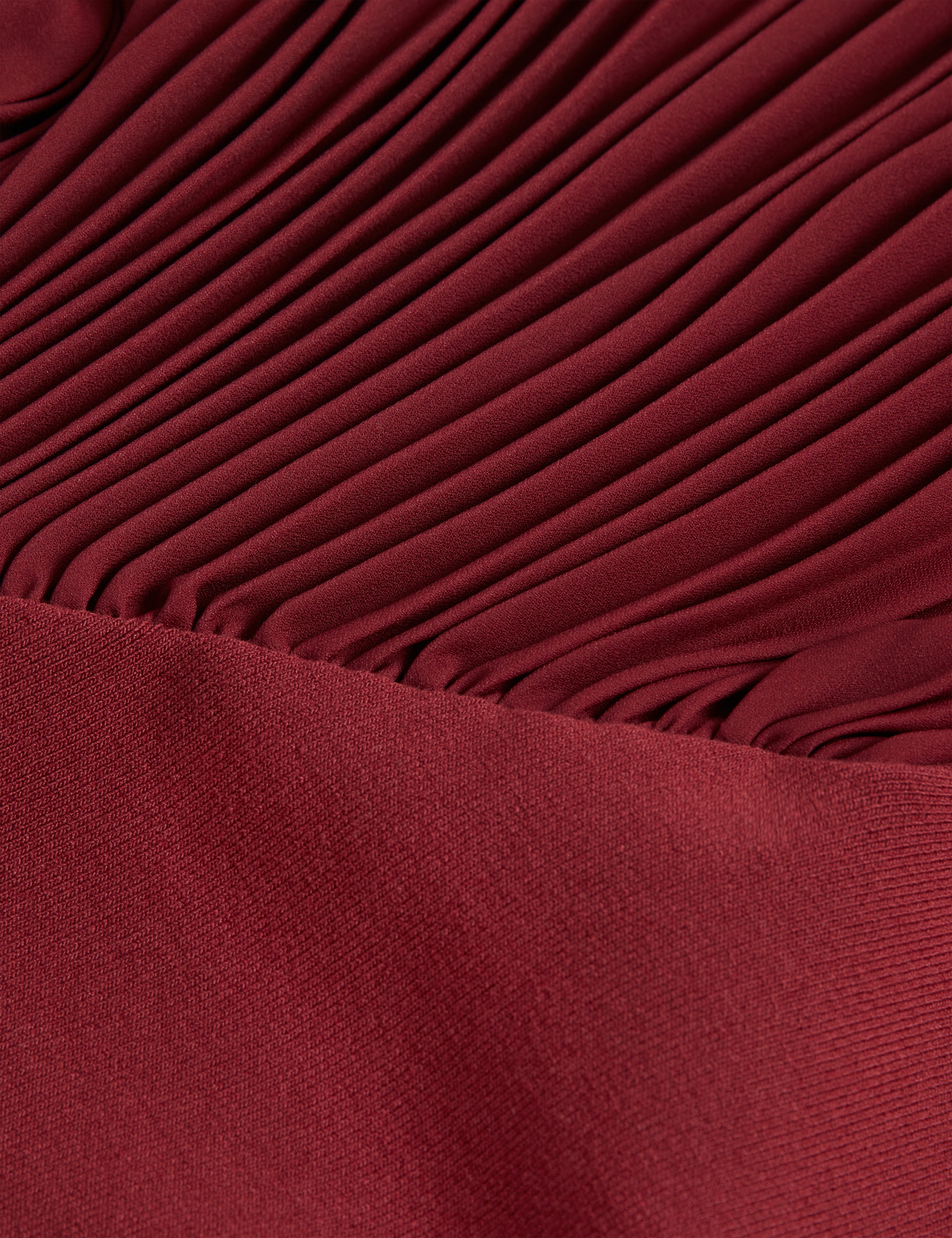 فستان قصير محبوك بأكمام طويلة من نالري مع كشكش، لون بورجوندي.