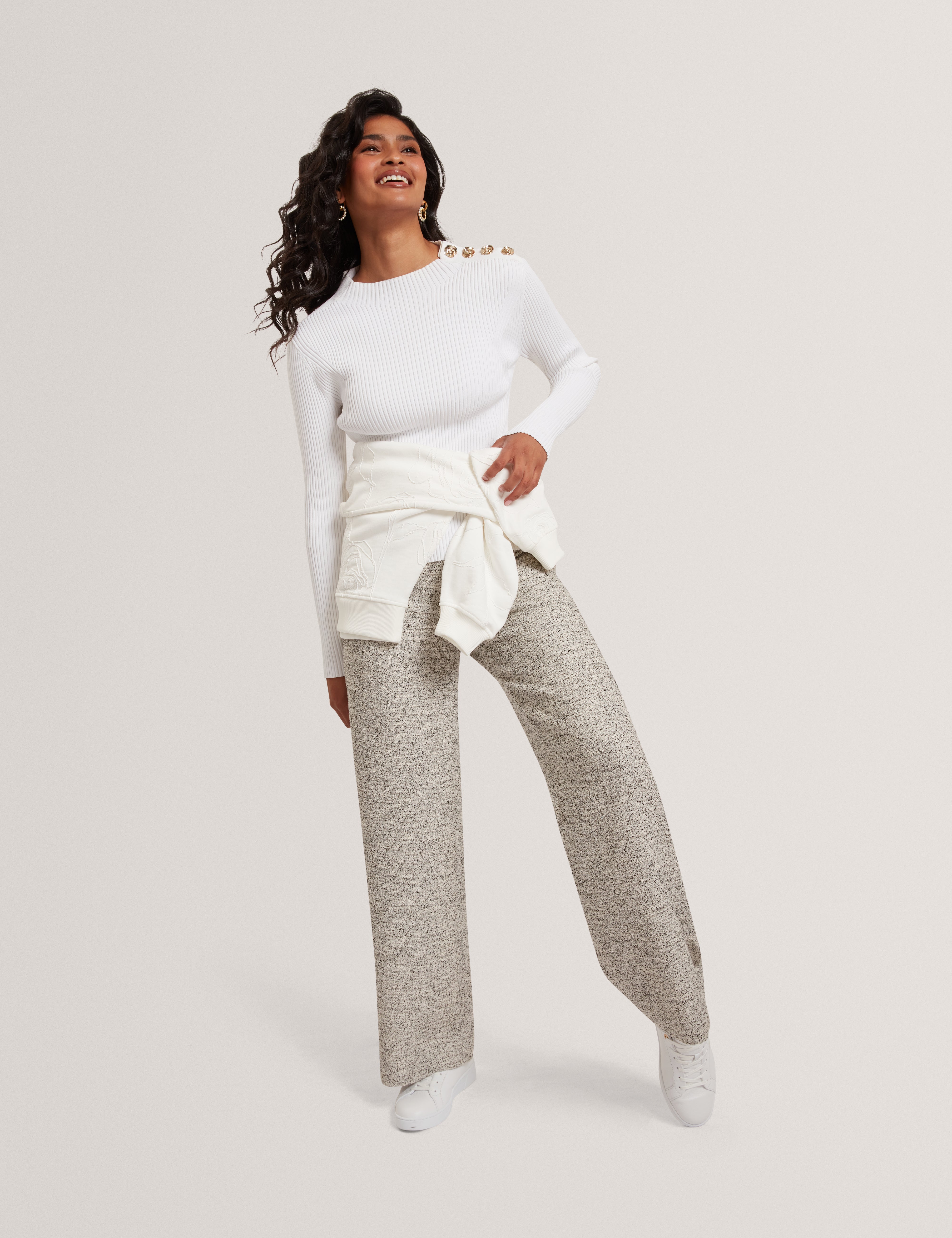 بلينا روز سترة محبوكة بأكمام طويلة لون عاجي