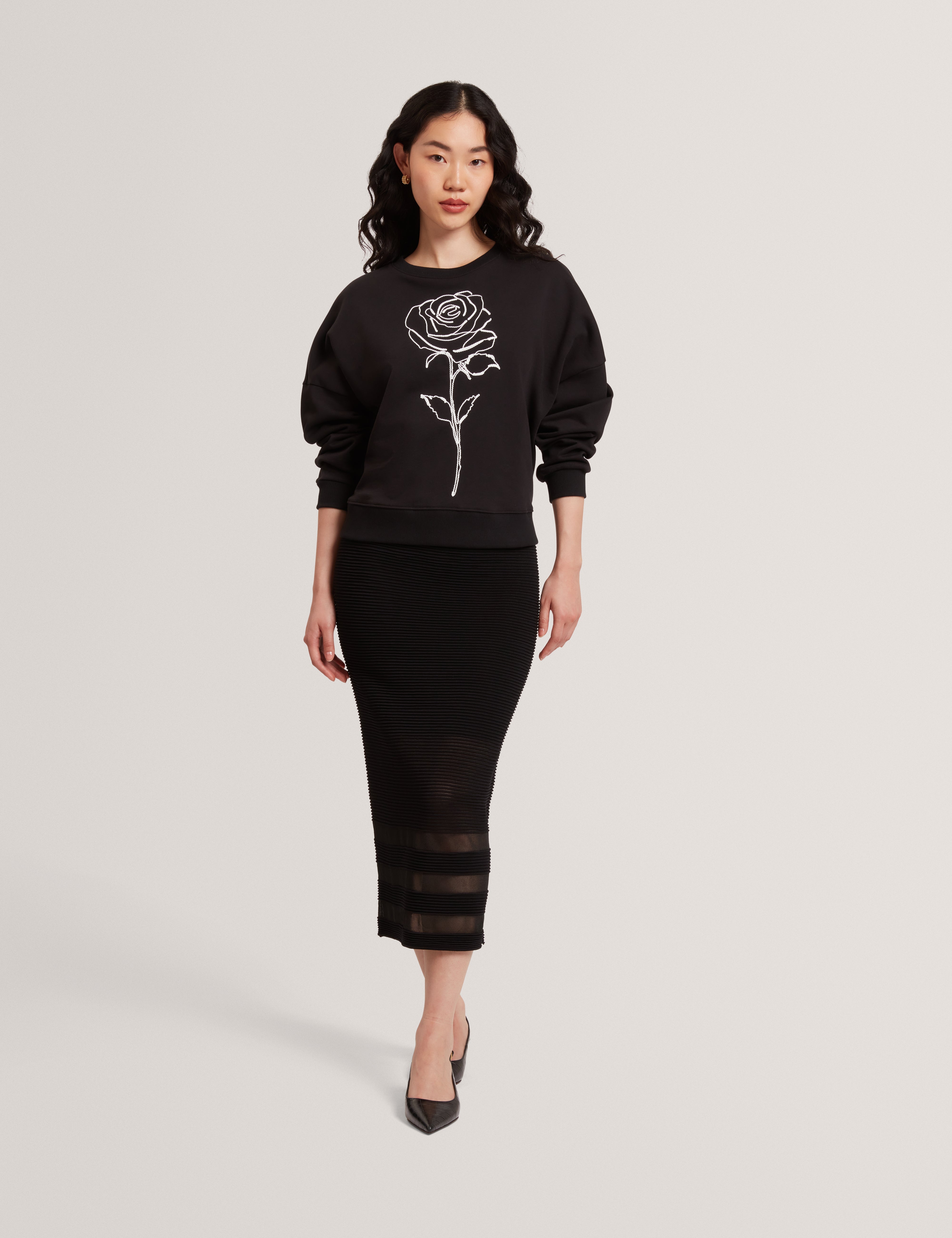 سويت شيرت مارسيا مطبوع باللون الأسود