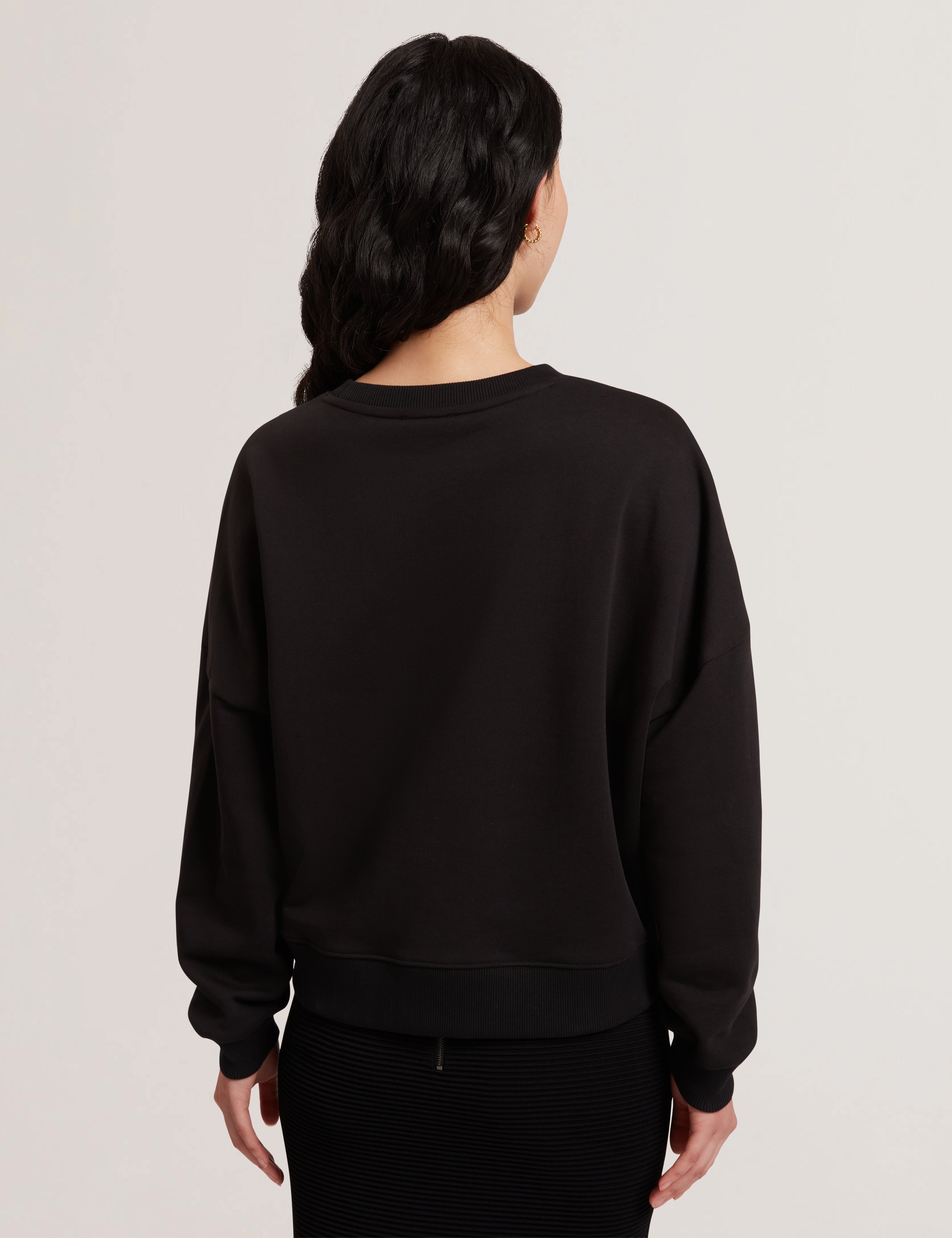 سويت شيرت مارسيا مطبوع باللون الأسود