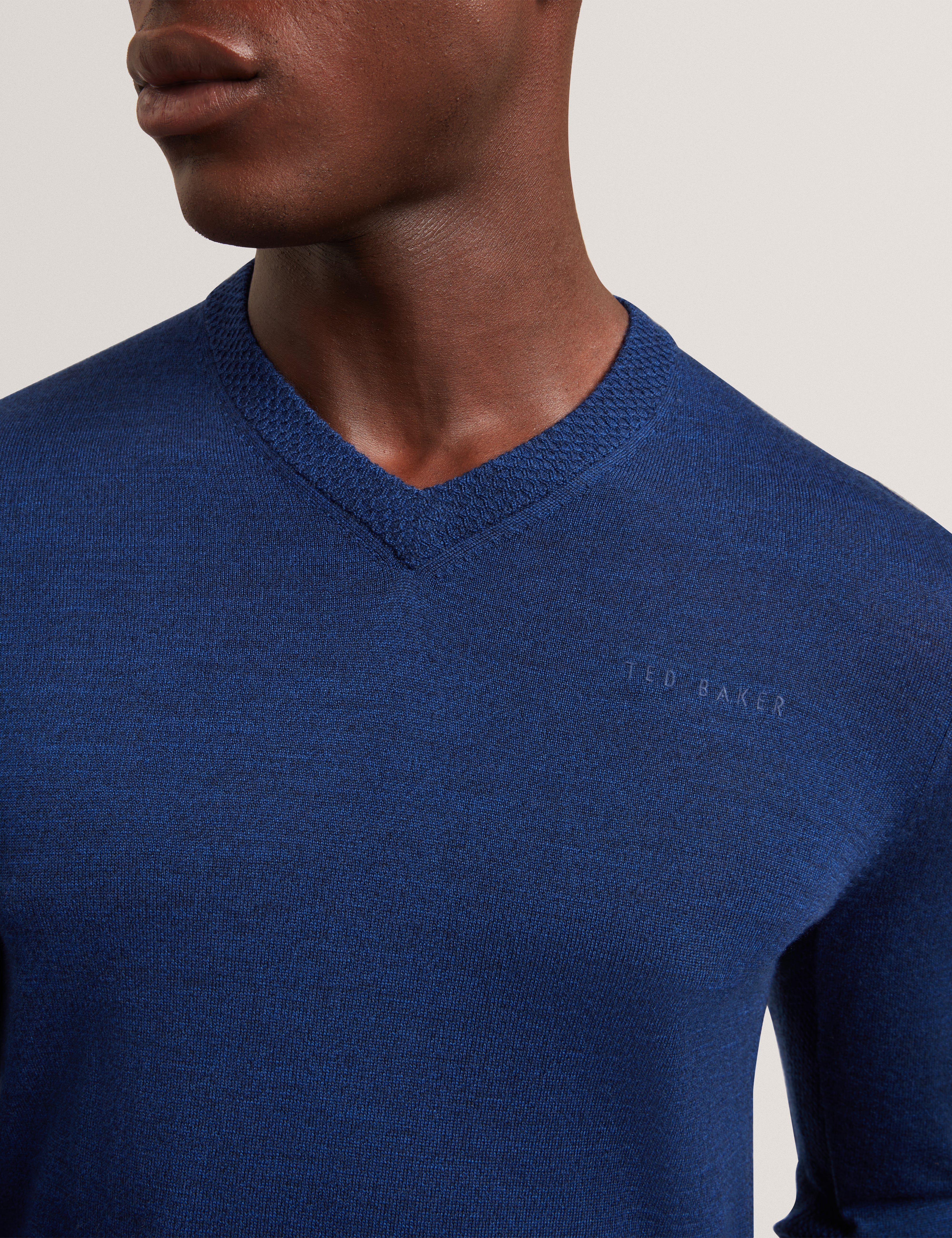 Resye Branded Merino V-Neck Jumper Navy