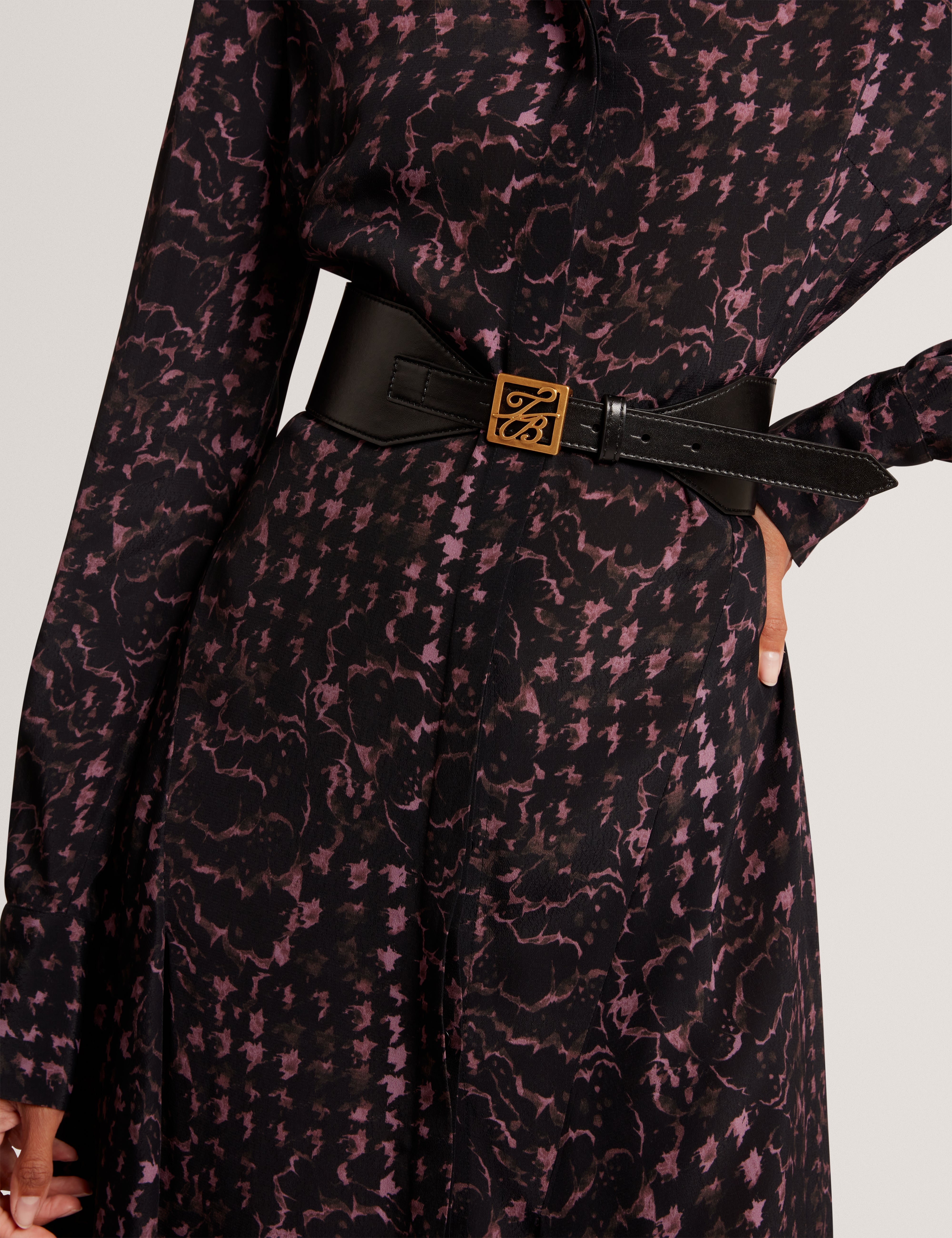 أنييكا حزام خصر من الجلد باللون الأسود