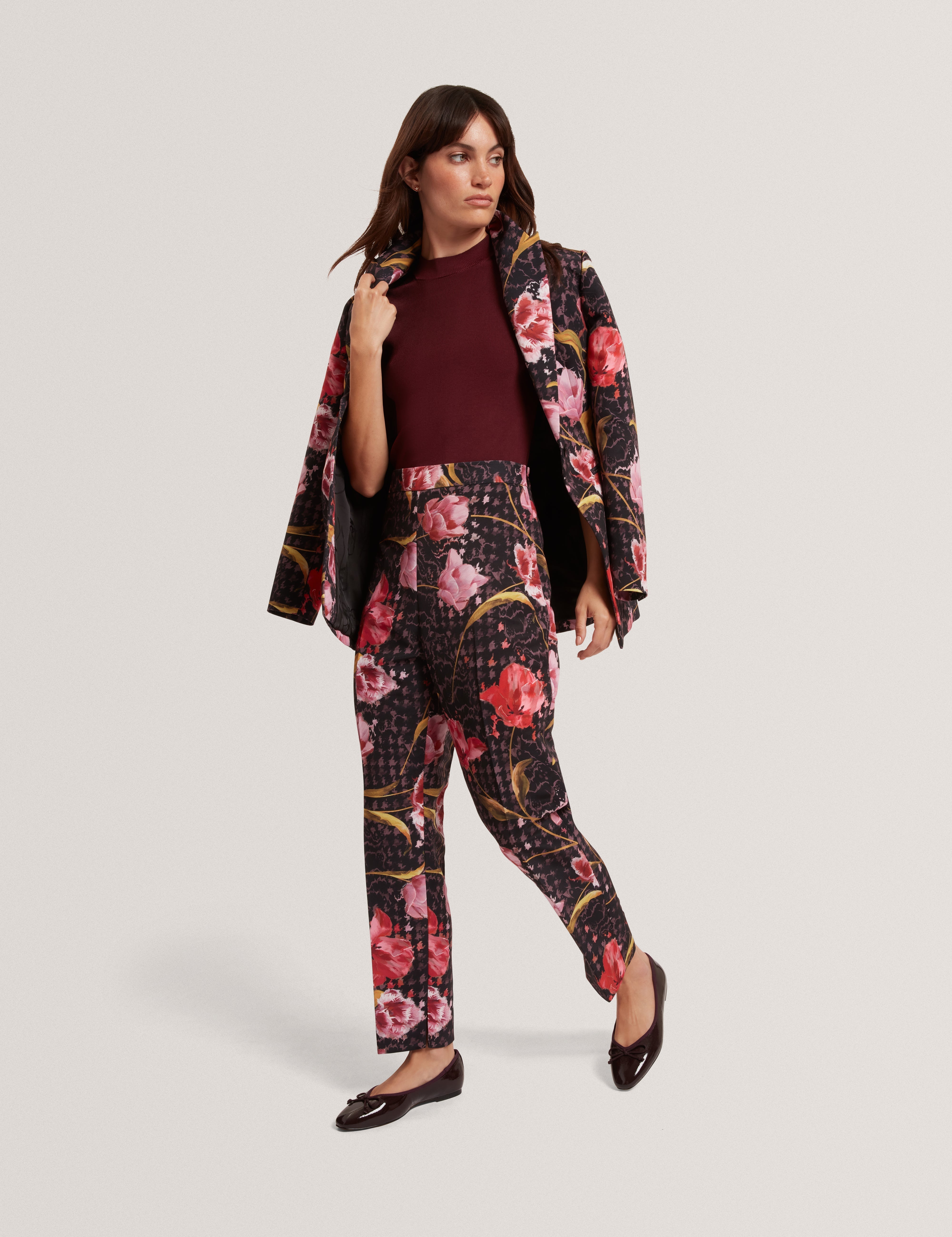 تيشيرت فيليكسيا محبوك بأكمام نصفية، لون بورغندي